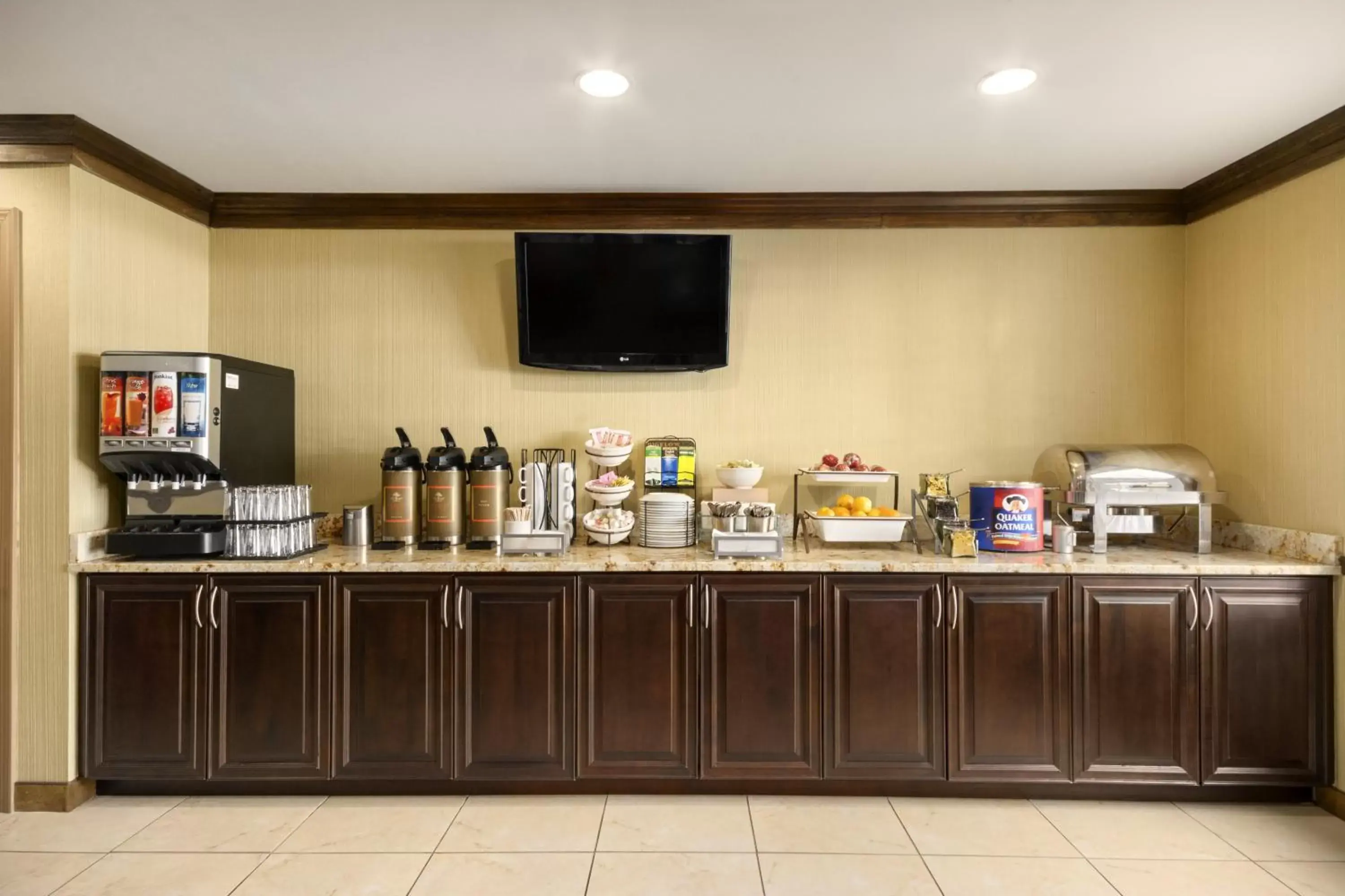 Coffee/tea facilities in Country Inn & Suites by Radisson, Norcross, GA