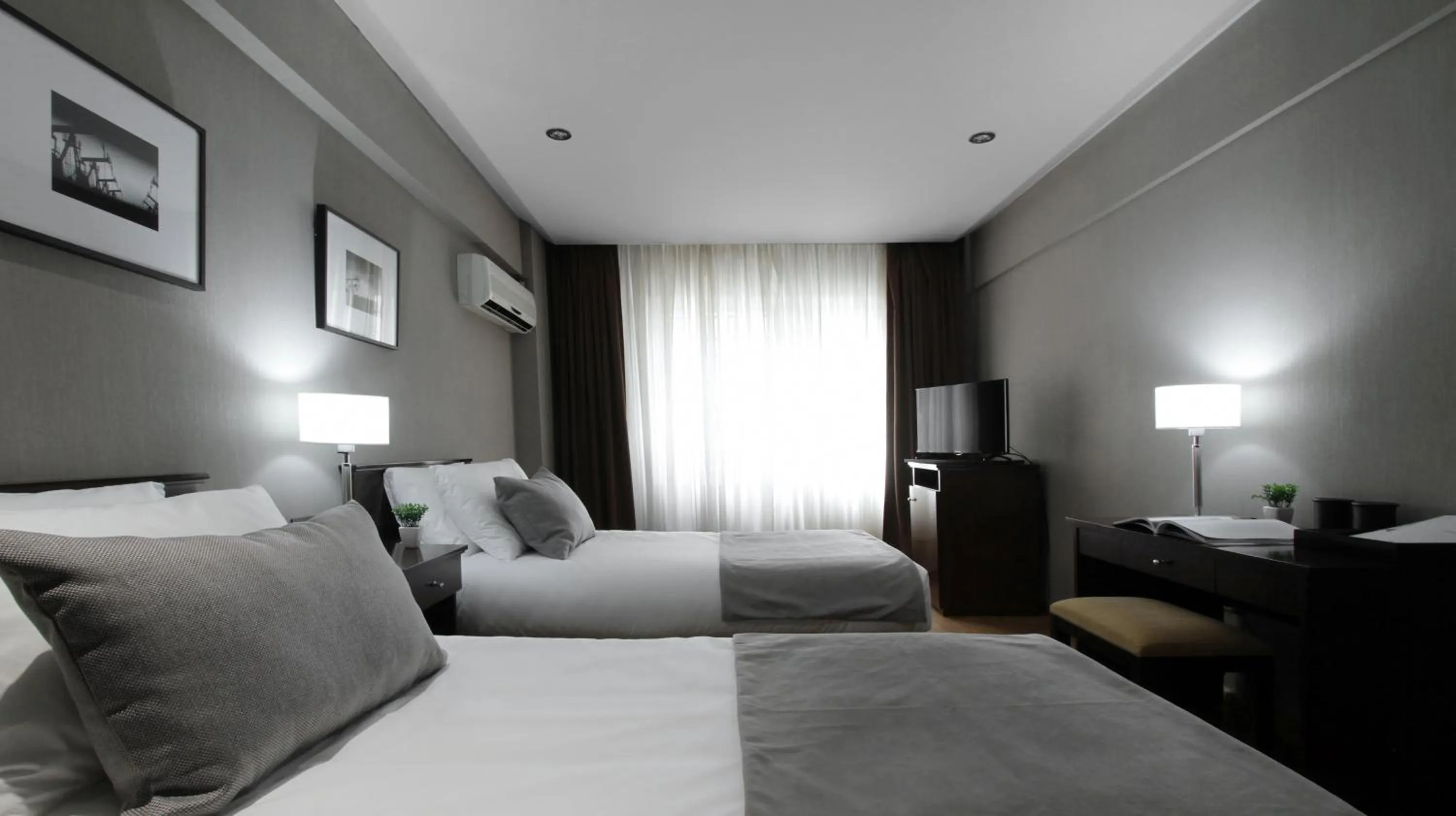 Photo of the whole room, Bed in Hotel 8 de Octubre