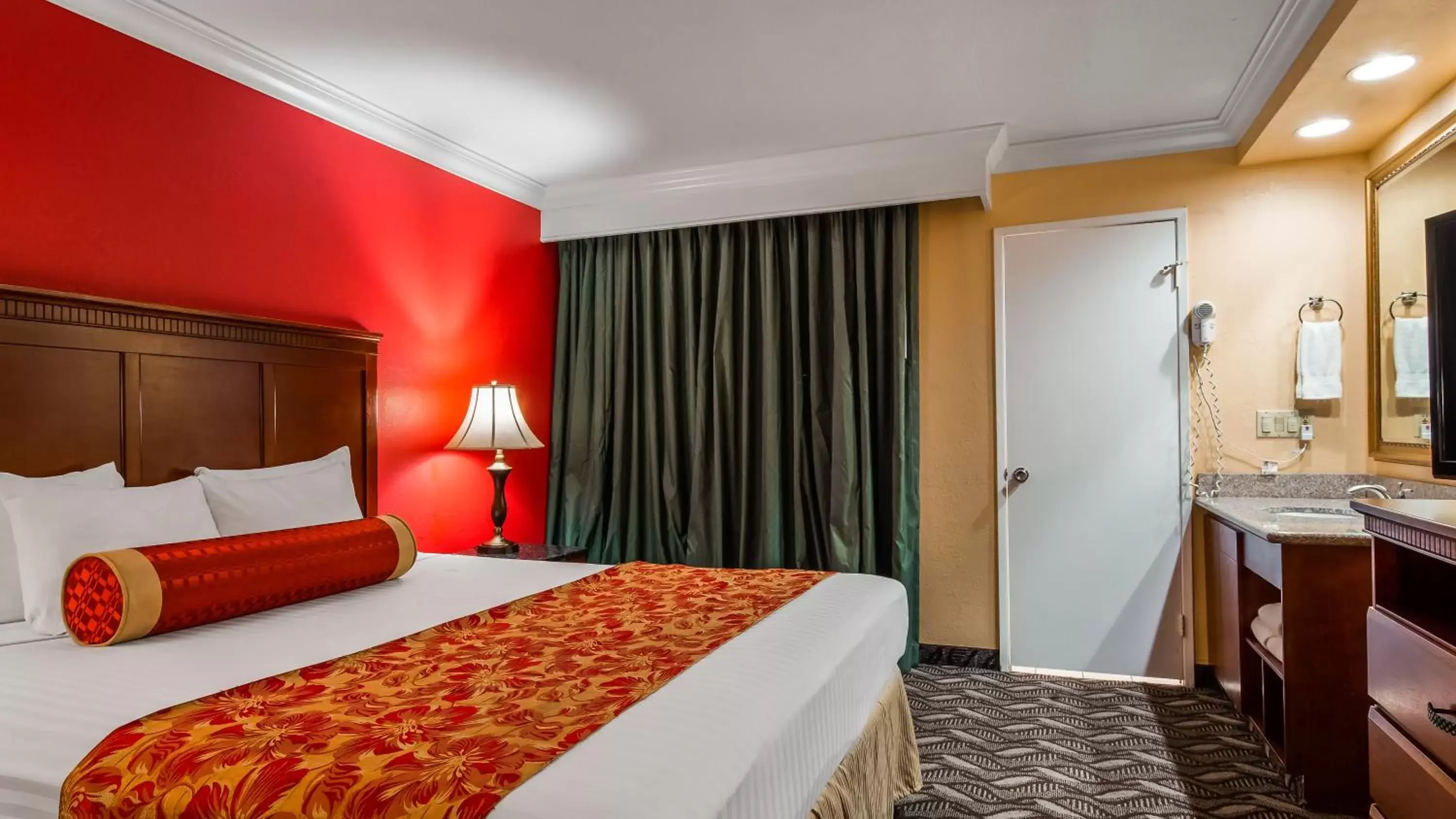 Bedroom, Bed in Best Western Moreno Hotel & Suites