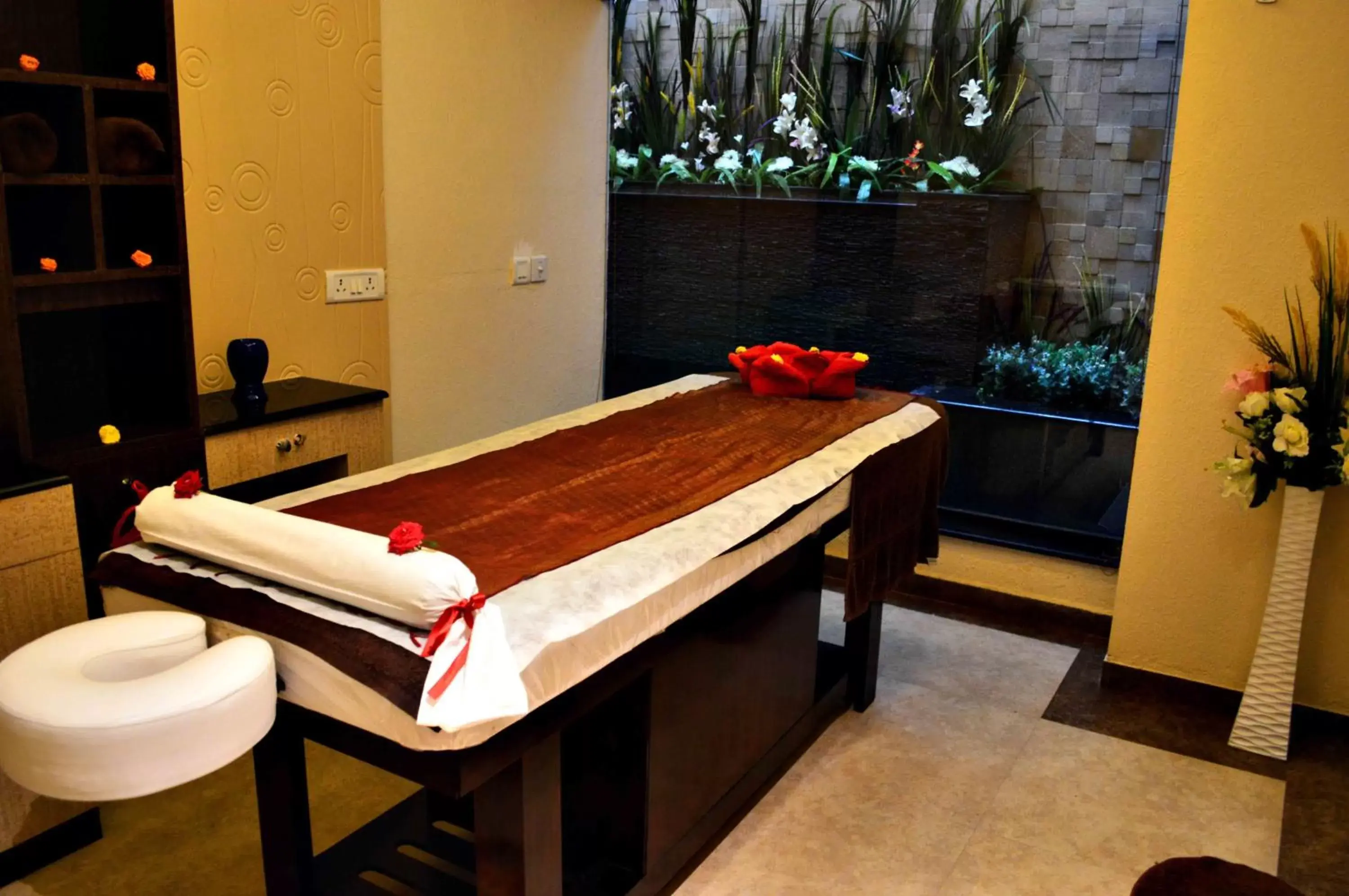 Spa and wellness centre/facilities, Spa/Wellness in Malligi,Hampi