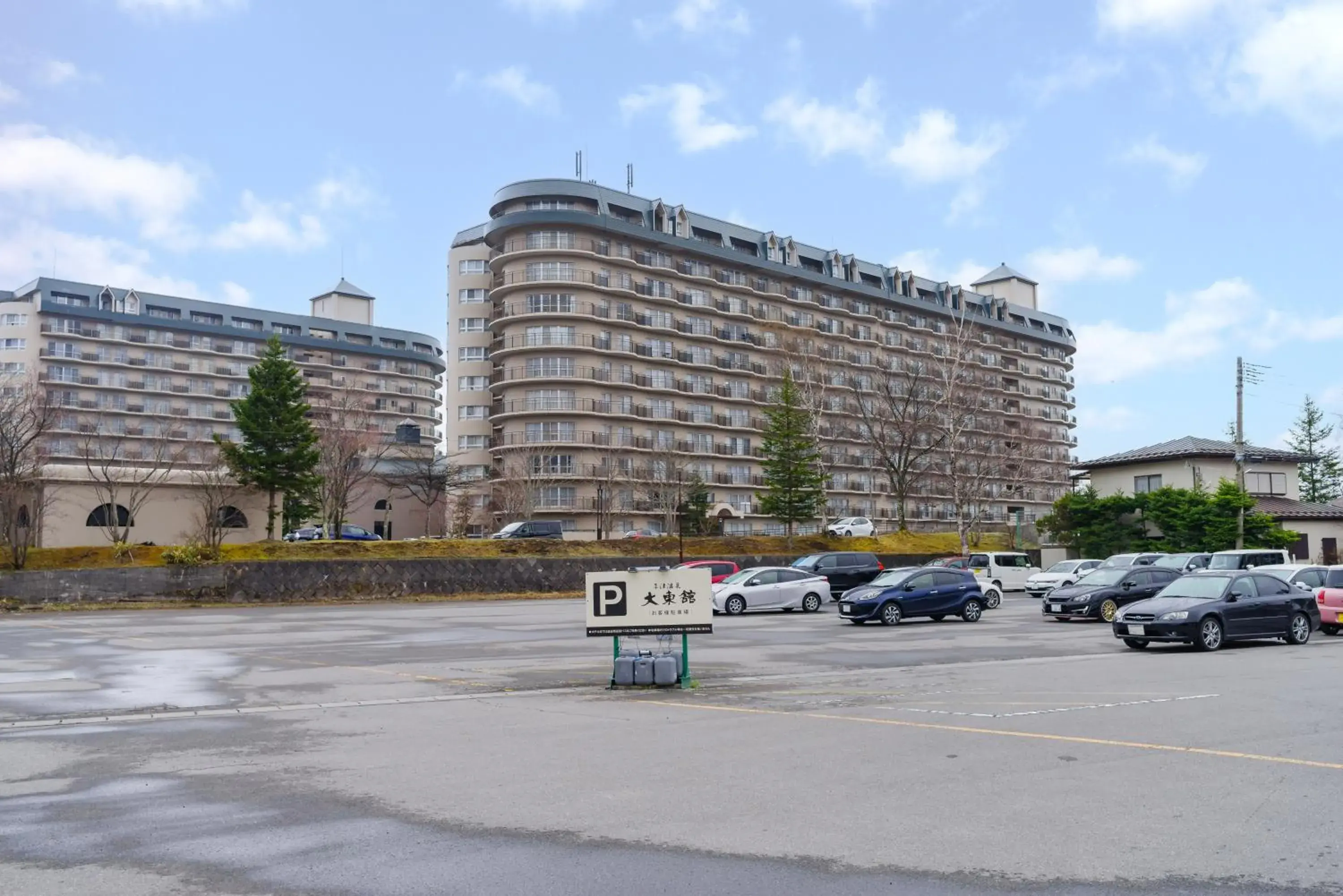 Parking, Property Building in Kusatsu Onsen Daitokan