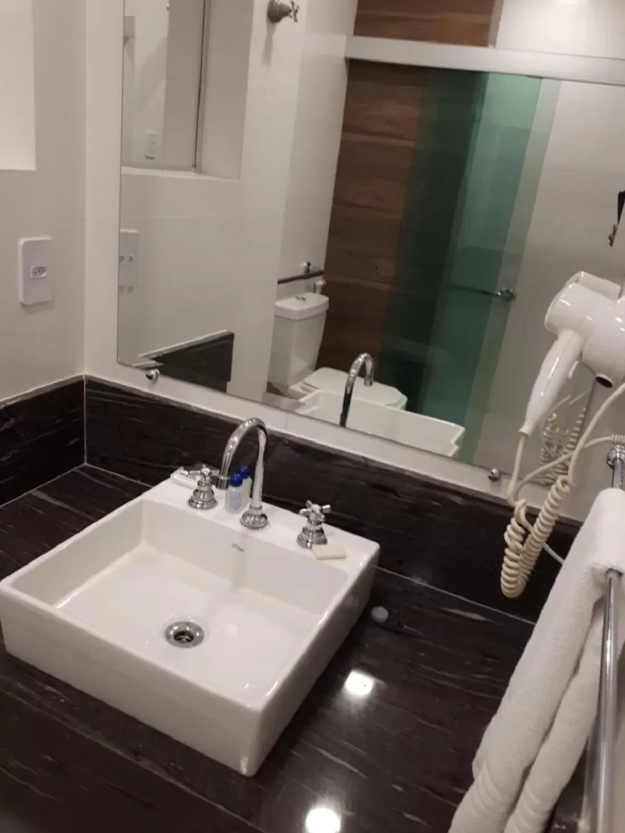 Bathroom in Sueds Plaza