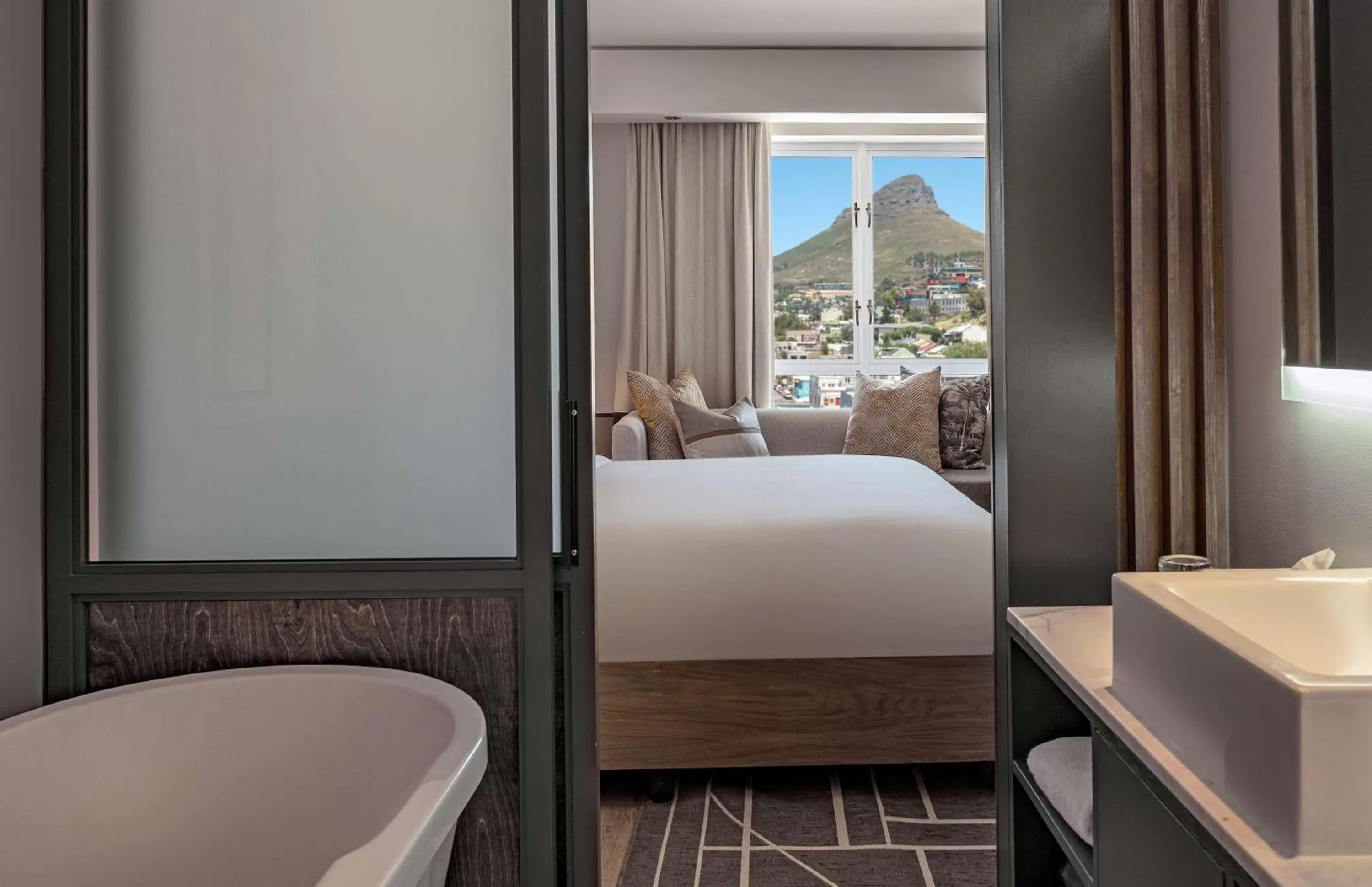 View (from property/room), Bathroom in Hyatt Regency Cape Town