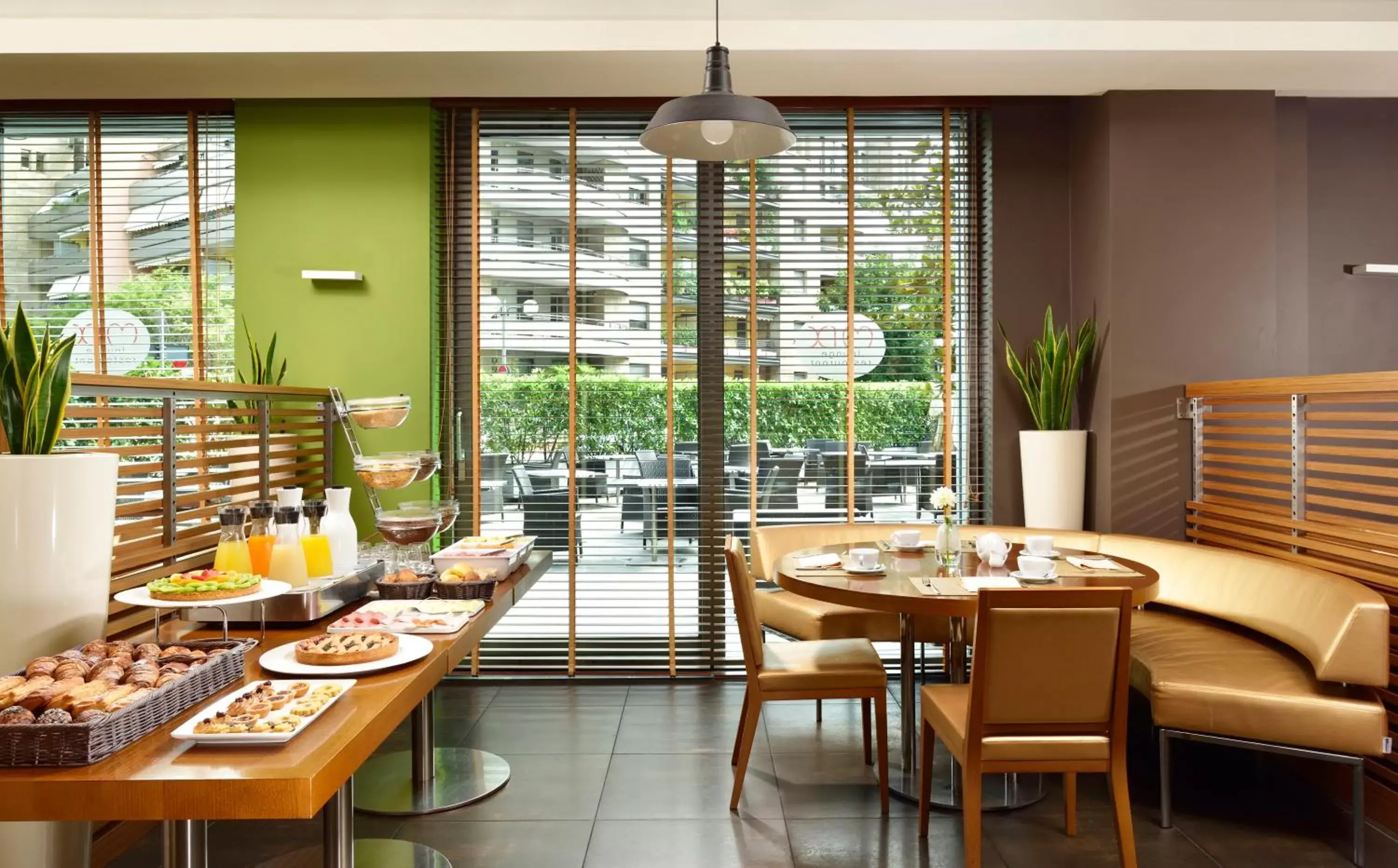 Breakfast, Restaurant/Places to Eat in UNAHOTELS The ONE Milano Hotel & Residence