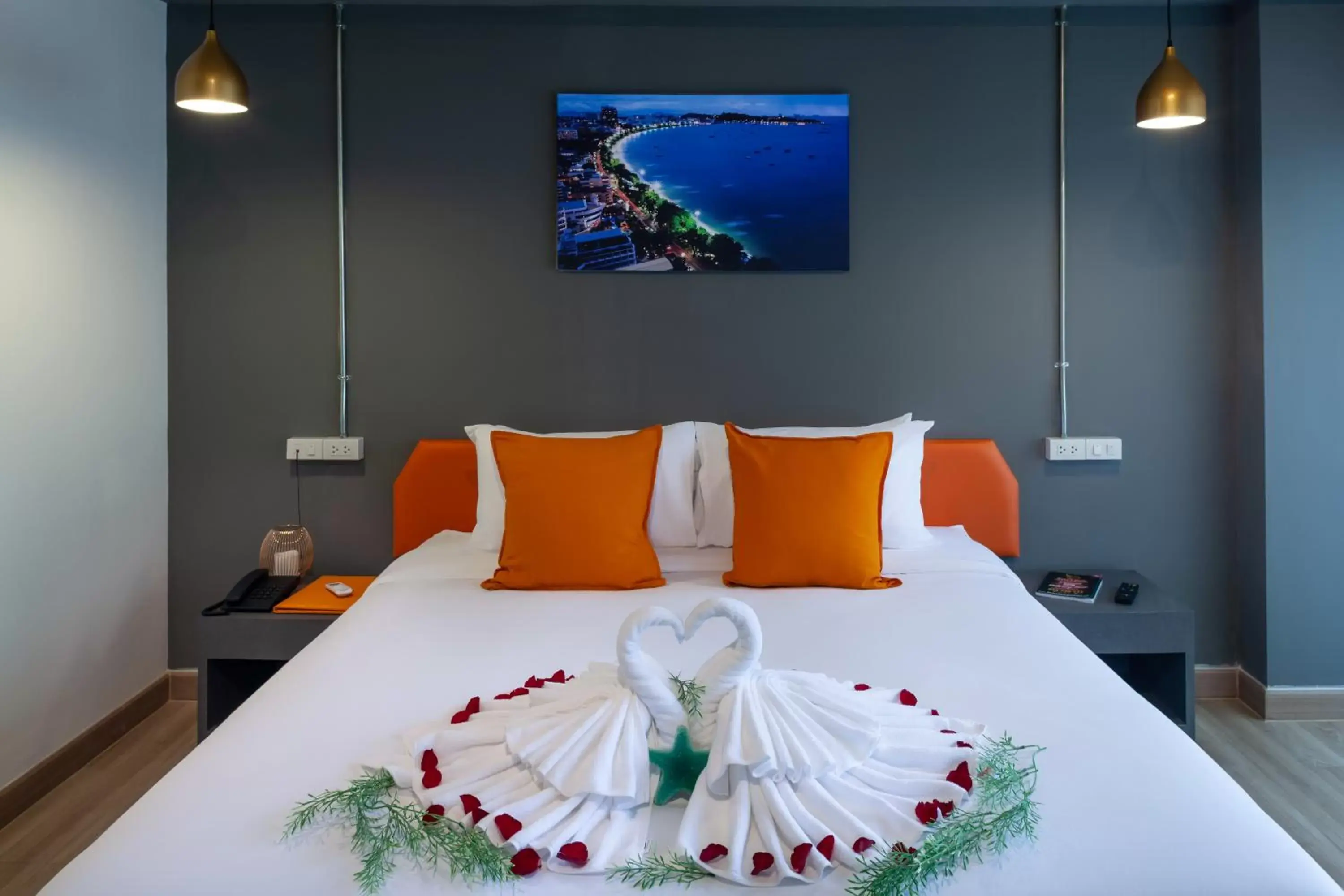 Bedroom, Bed in 7 Days Premium Hotel Pattaya