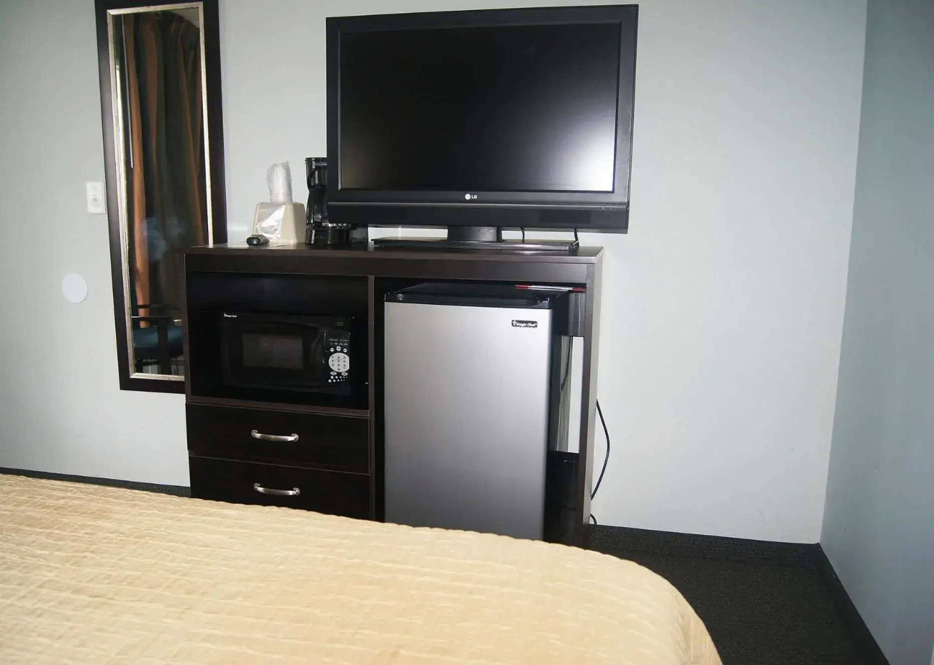 TV/Entertainment Center in Ocean Plaza Motel