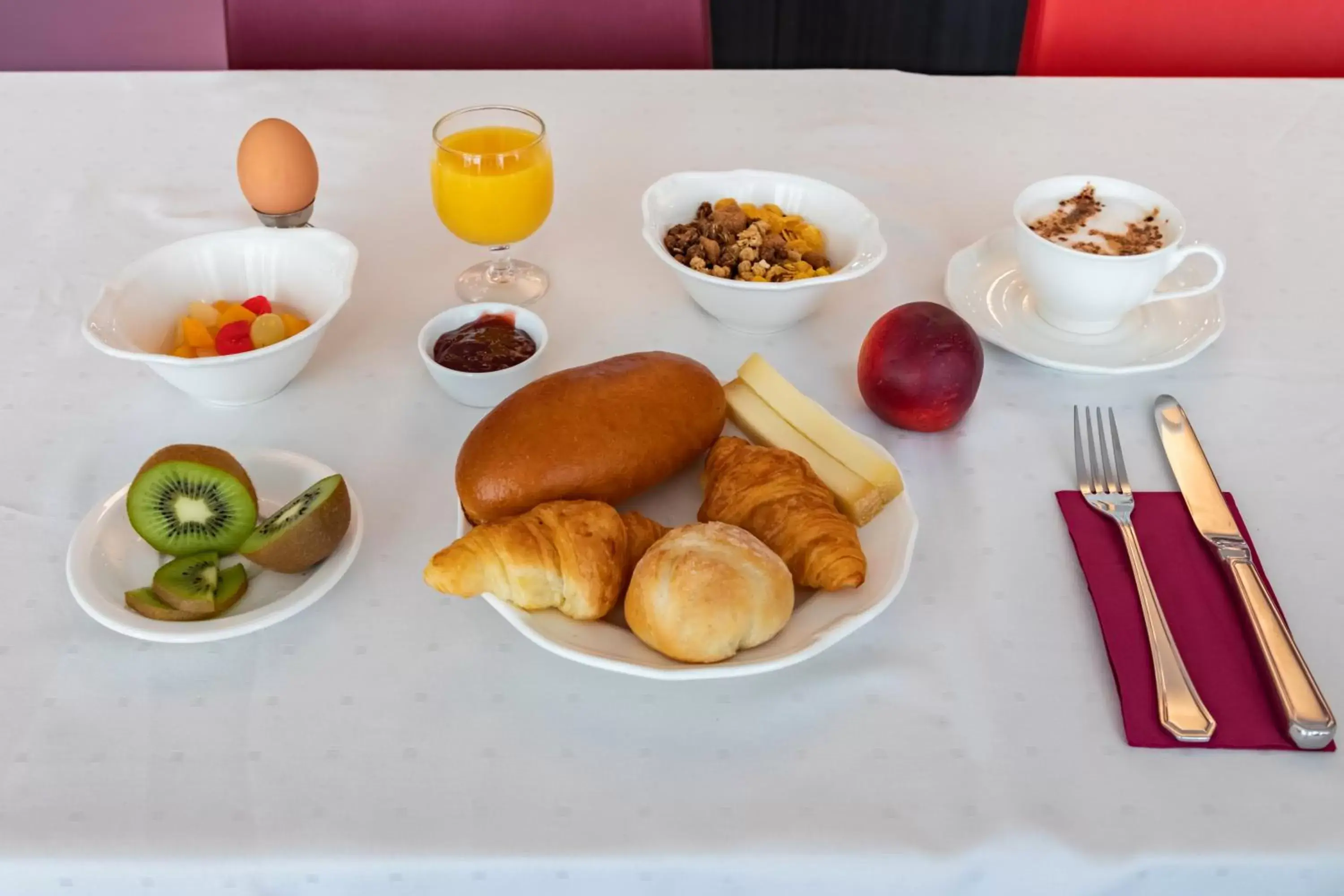 Food and drinks in Hôtel Les Nations Food and drinks in Hôtel Les Nations