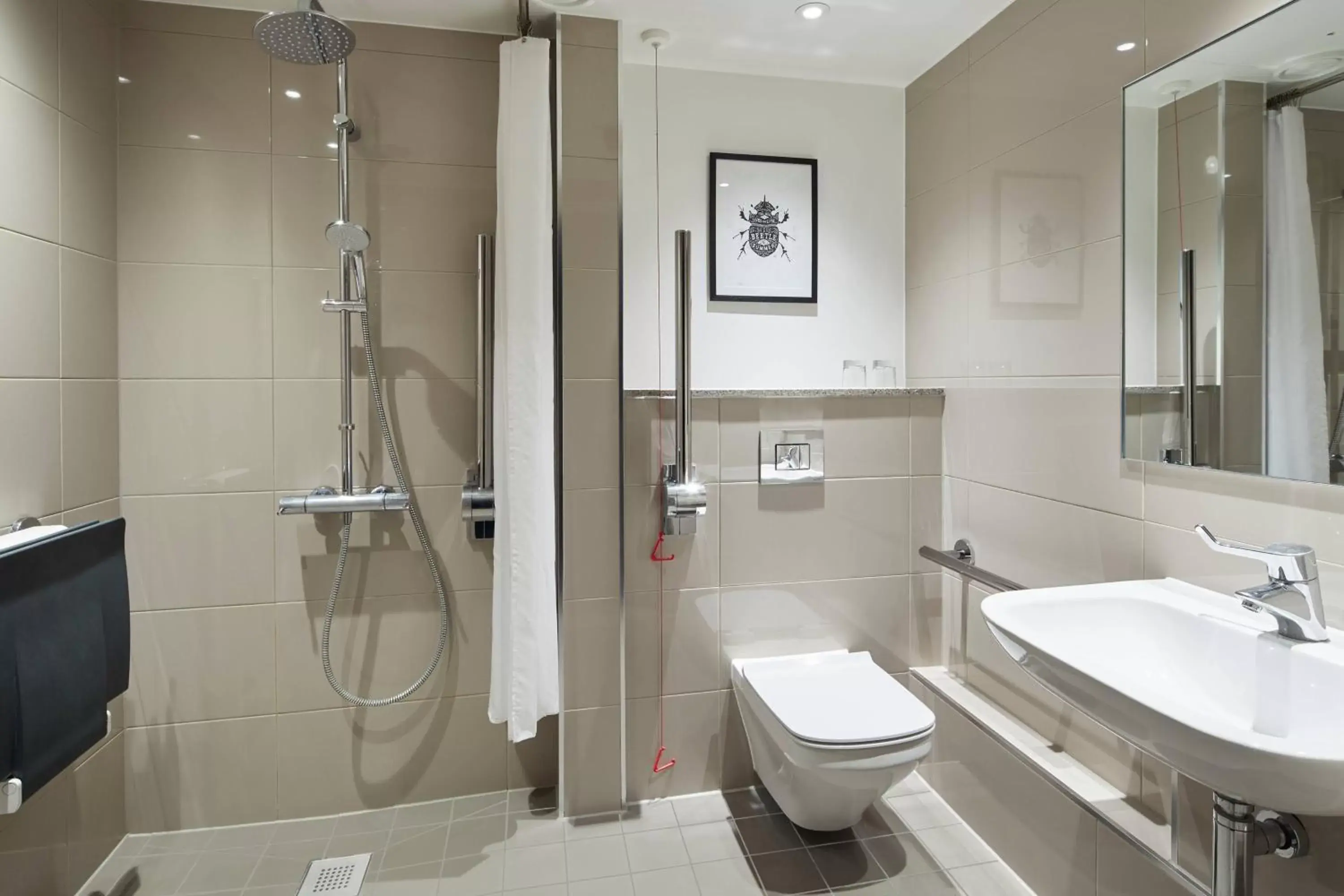 Bathroom in London Marriott Hotel Maida Vale