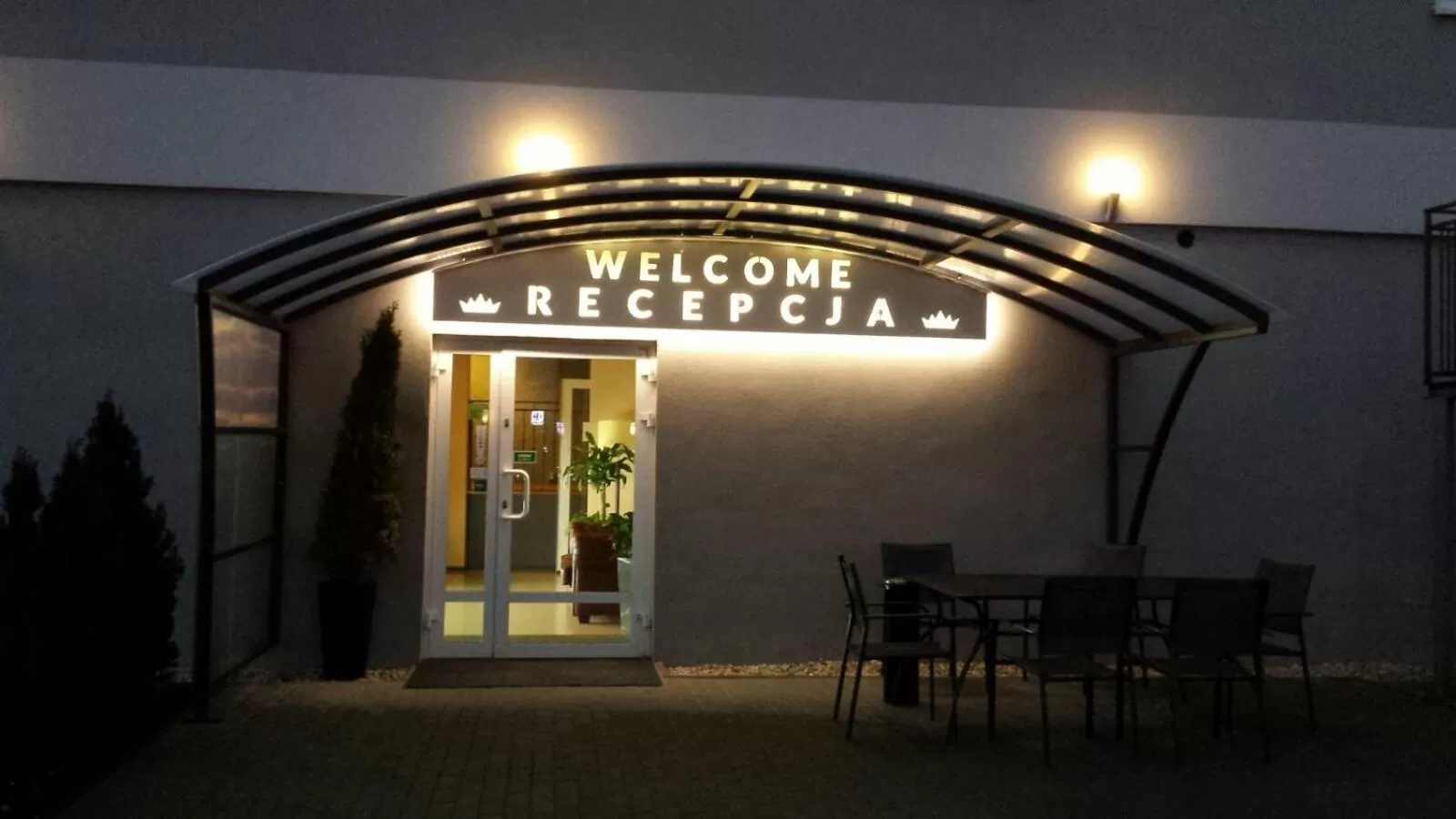 Facade/entrance in Nowotel Stop and Sleep