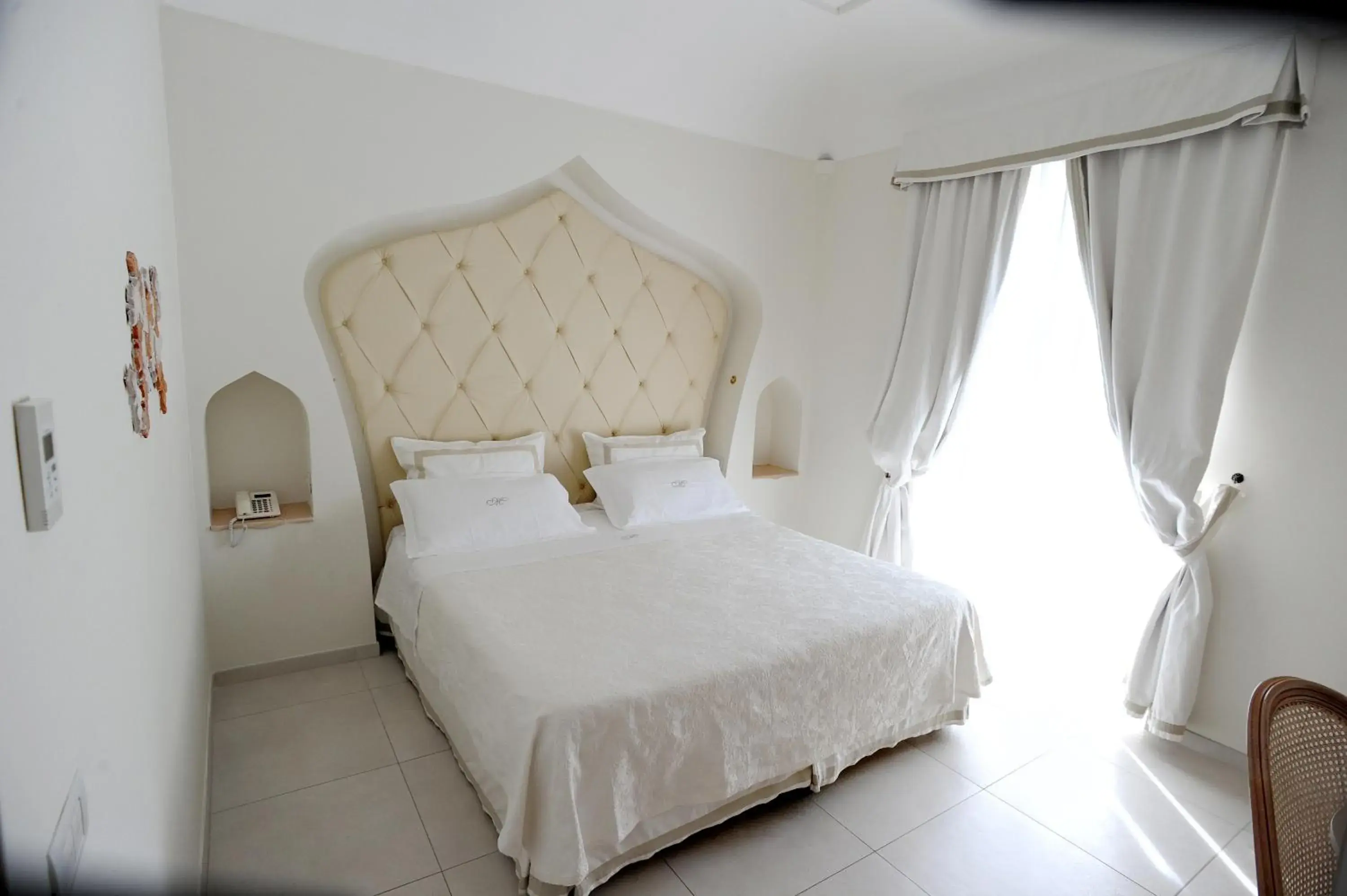 Photo of the whole room, Bed in Minori Palace
