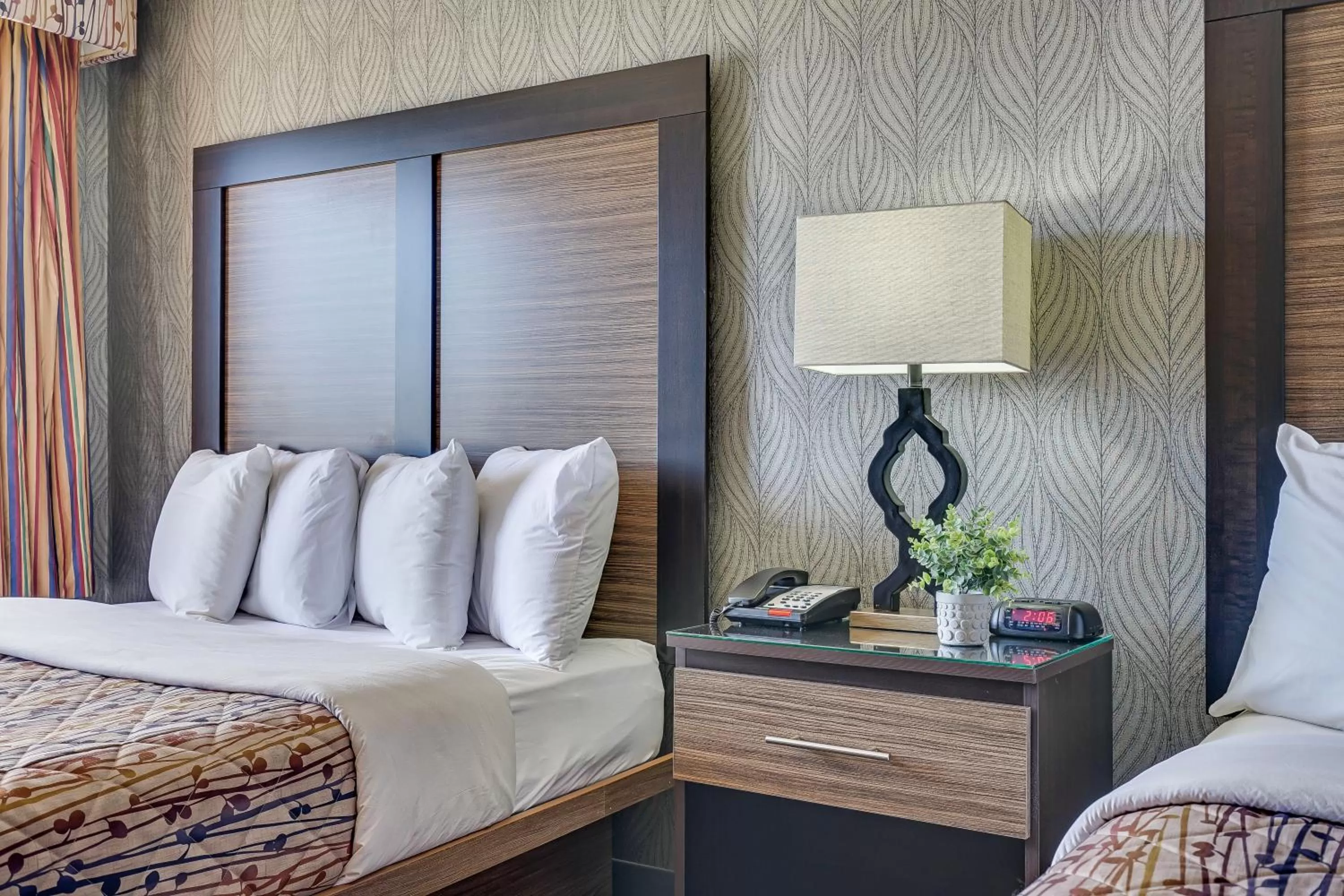 Photo of the whole room, Bed in Blue Creek Inn