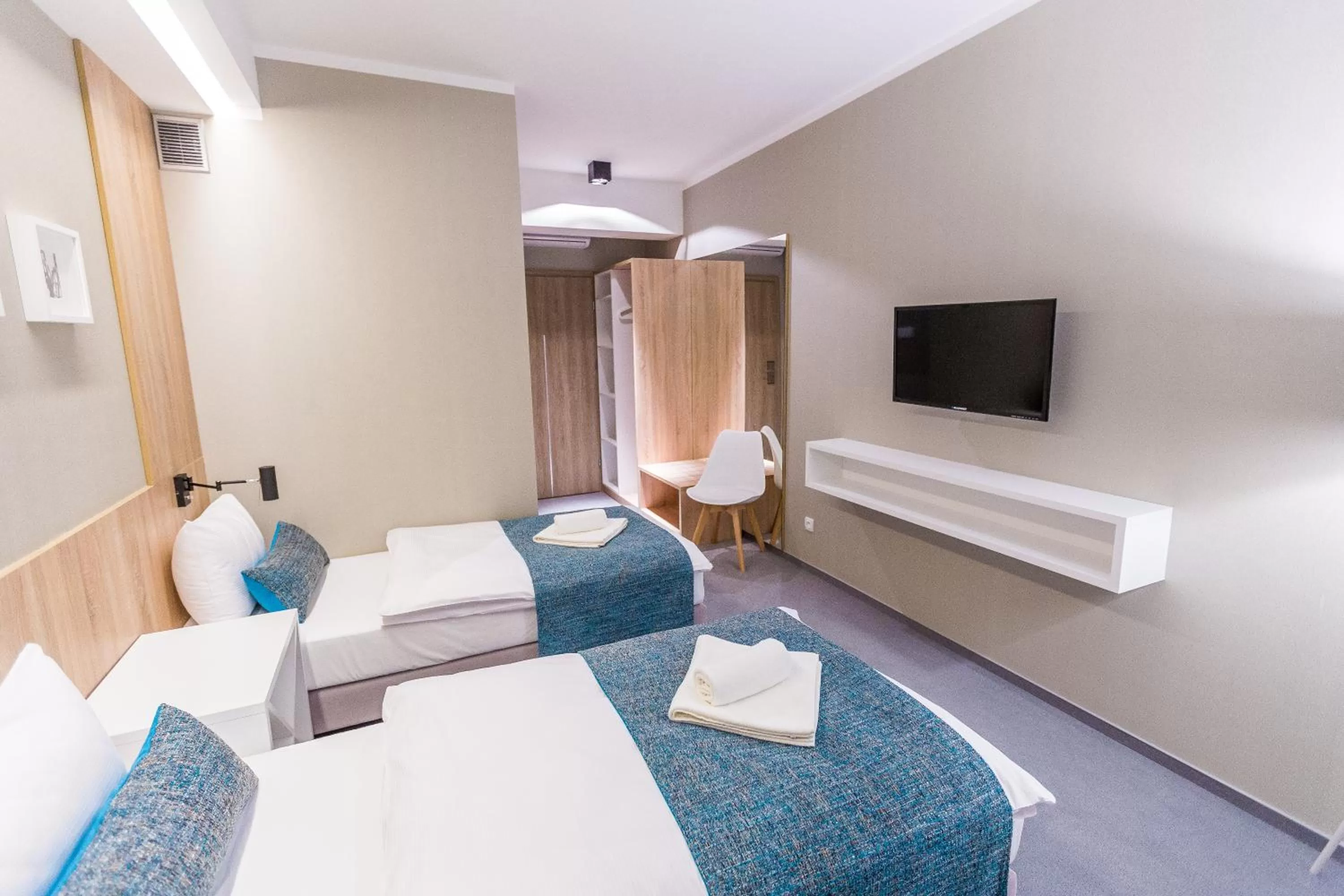 TV and multimedia, Bed in Hotel Falcon