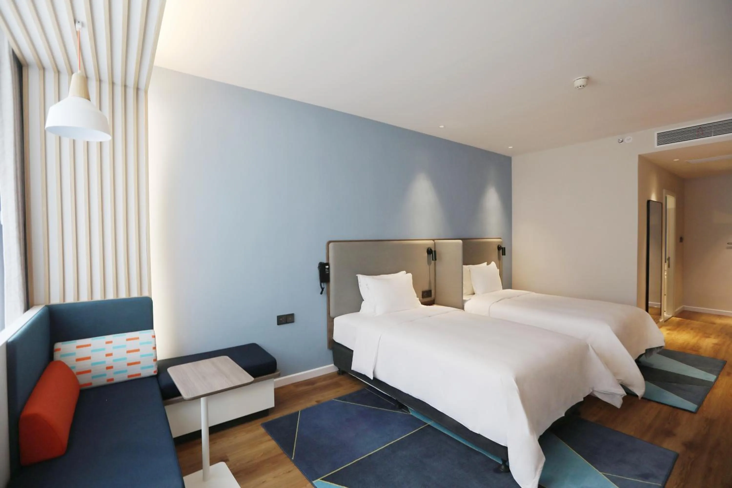 Photo of the whole room, Bed in Holiday Inn Express Shantou City Center by IHG