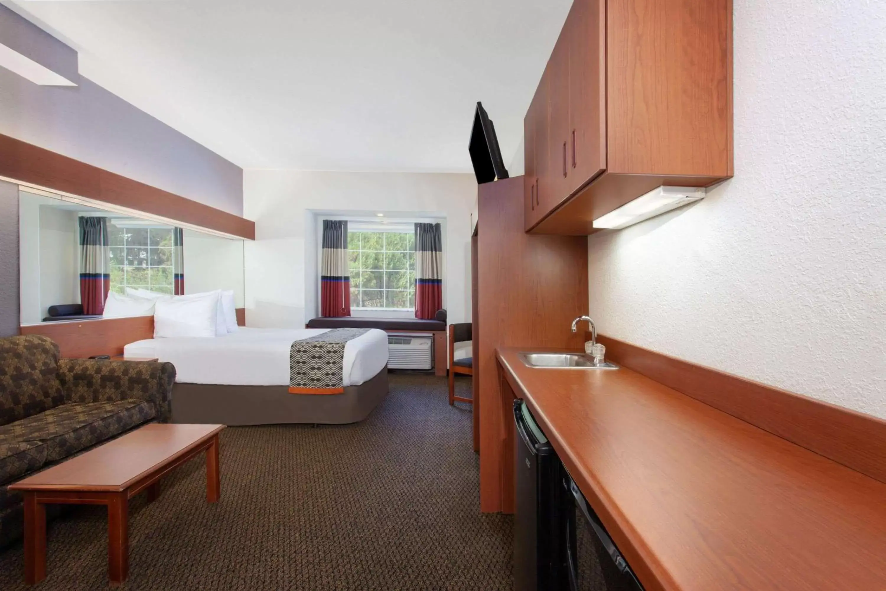 Photo of the whole room, Bed in Microtel Inn and Suites by Wyndham - Lady Lake/ The Villages