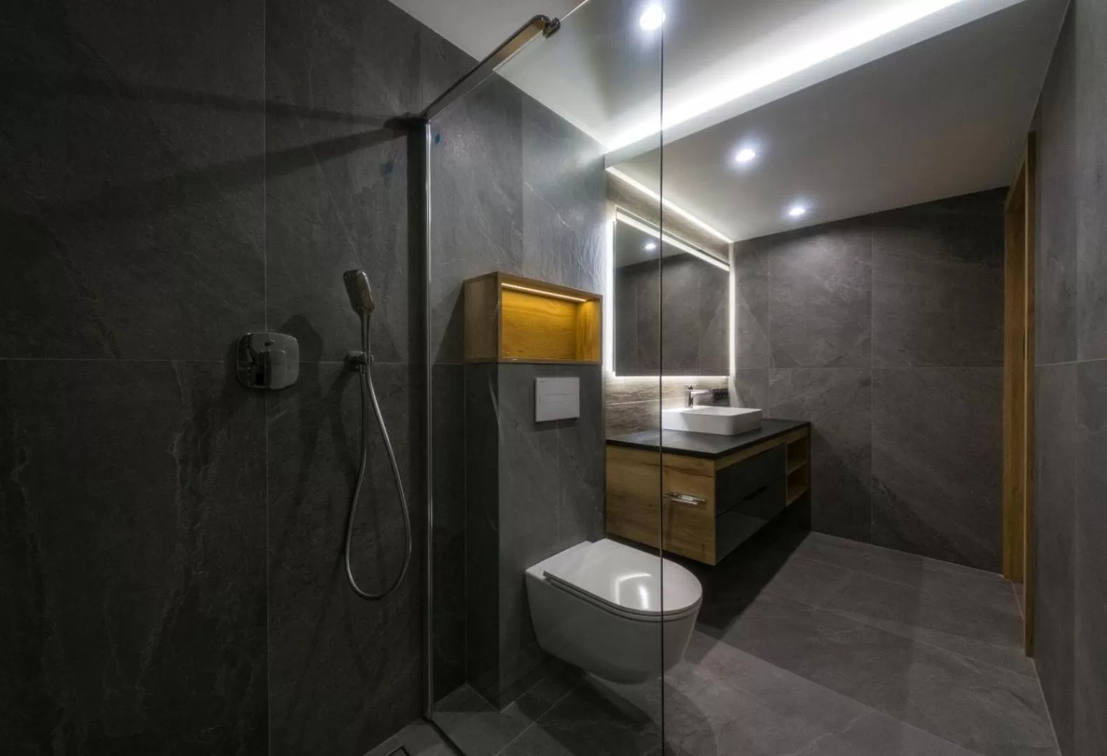 Shower in Hotel META Resort & Vine SPA