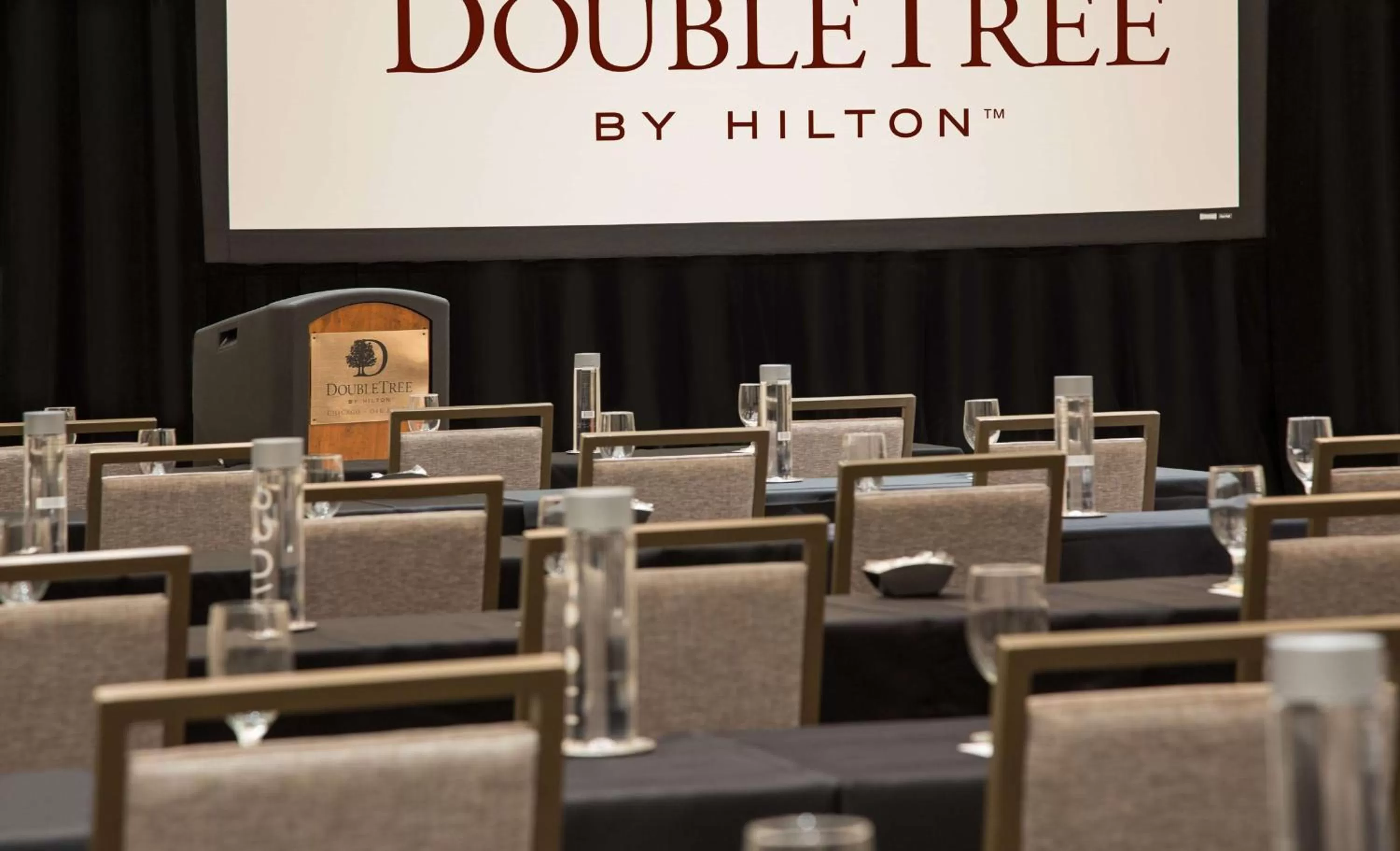Meeting/conference room in DoubleTree by Hilton Chicago - Oak Brook