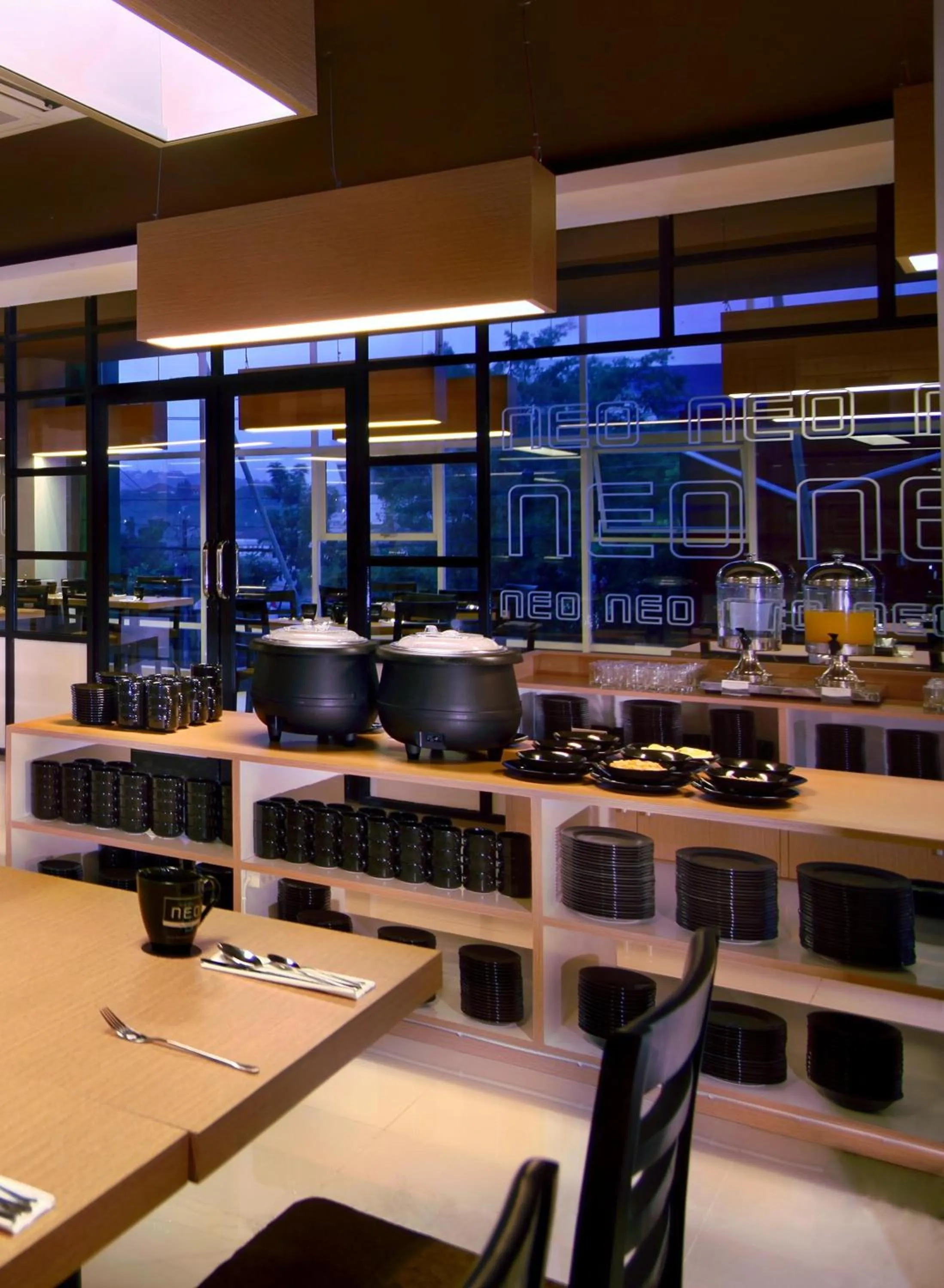 Restaurant/places to eat in Hotel Neo Candi Simpang Lima - Semarang by ASTON