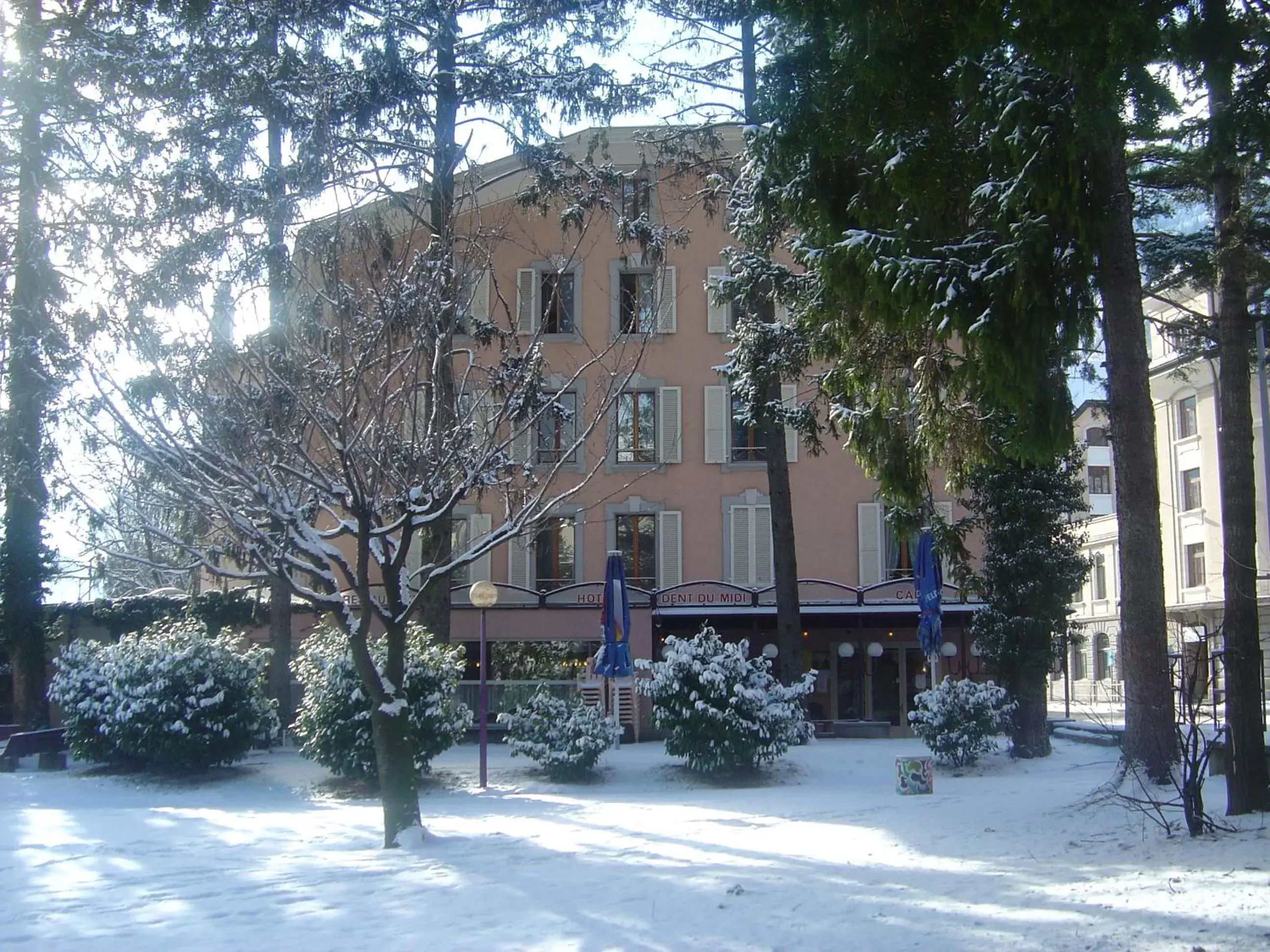 Property building, Winter in La Dent-du-Midi Hôtel & Restaurant