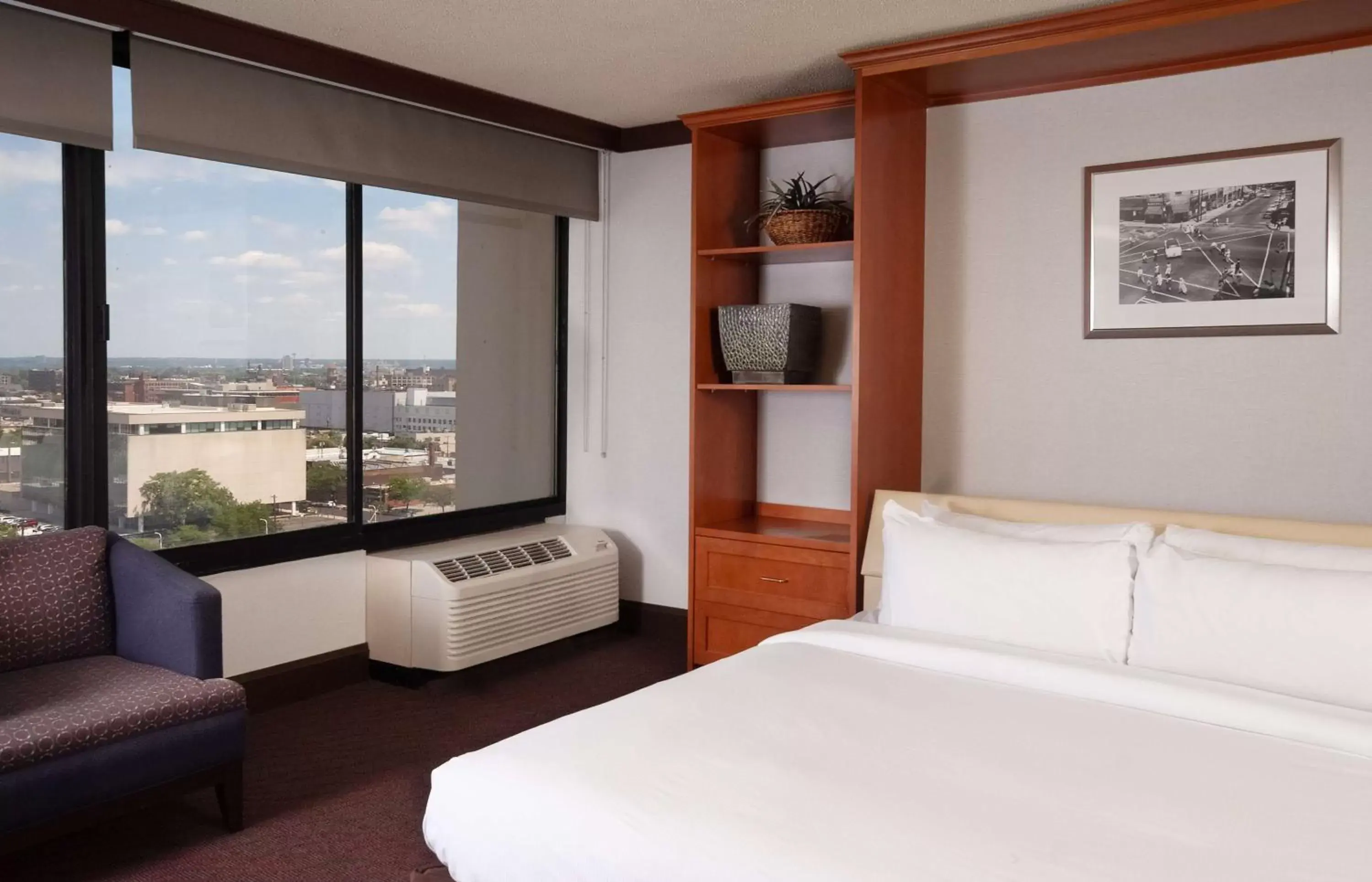 Bed in DoubleTree by Hilton Hotel Cleveland Downtown - Lakeside