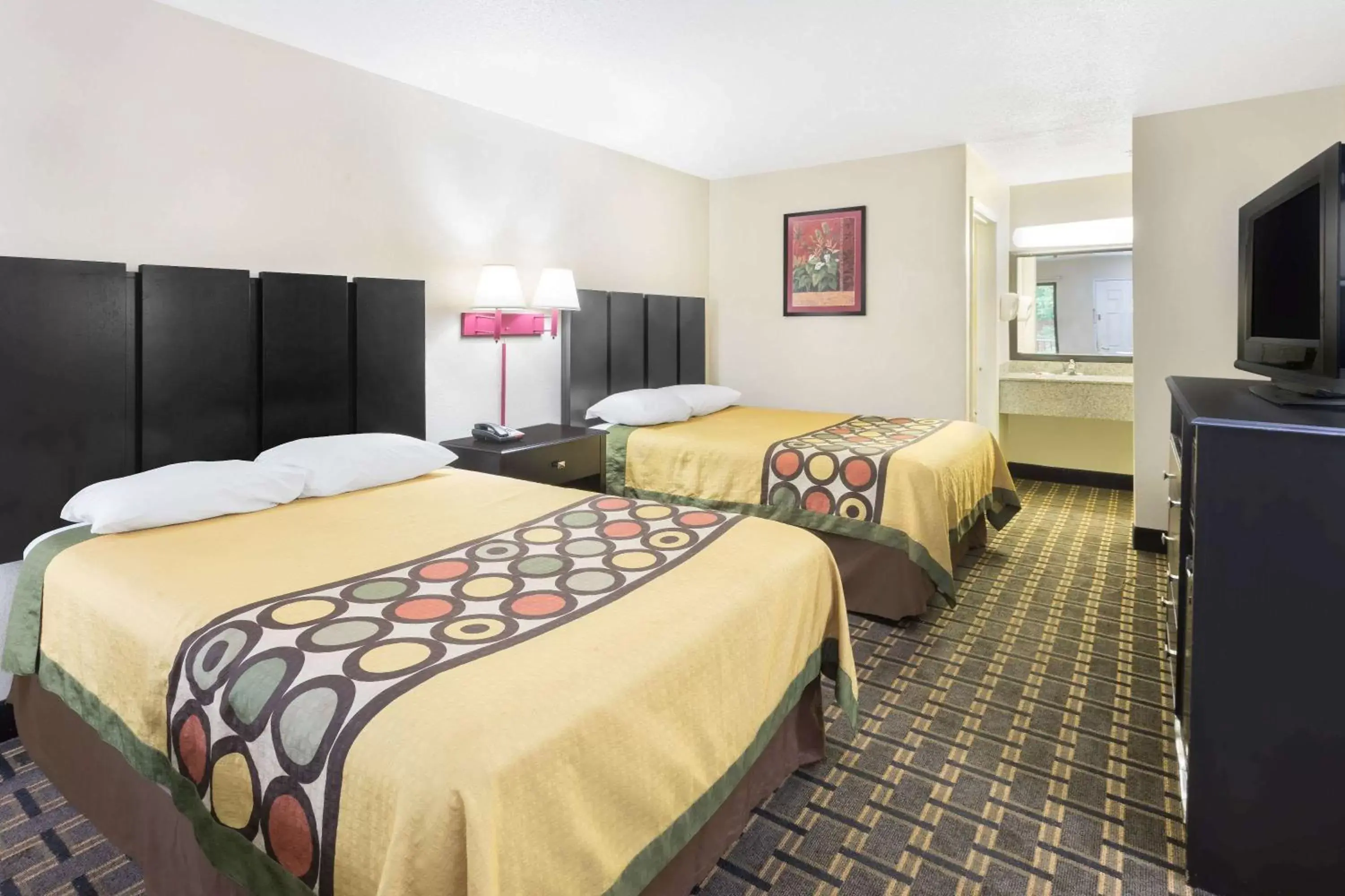 Photo of the whole room, Bed in Super 8 by Wyndham Decatur/Lithonia/Atl Area