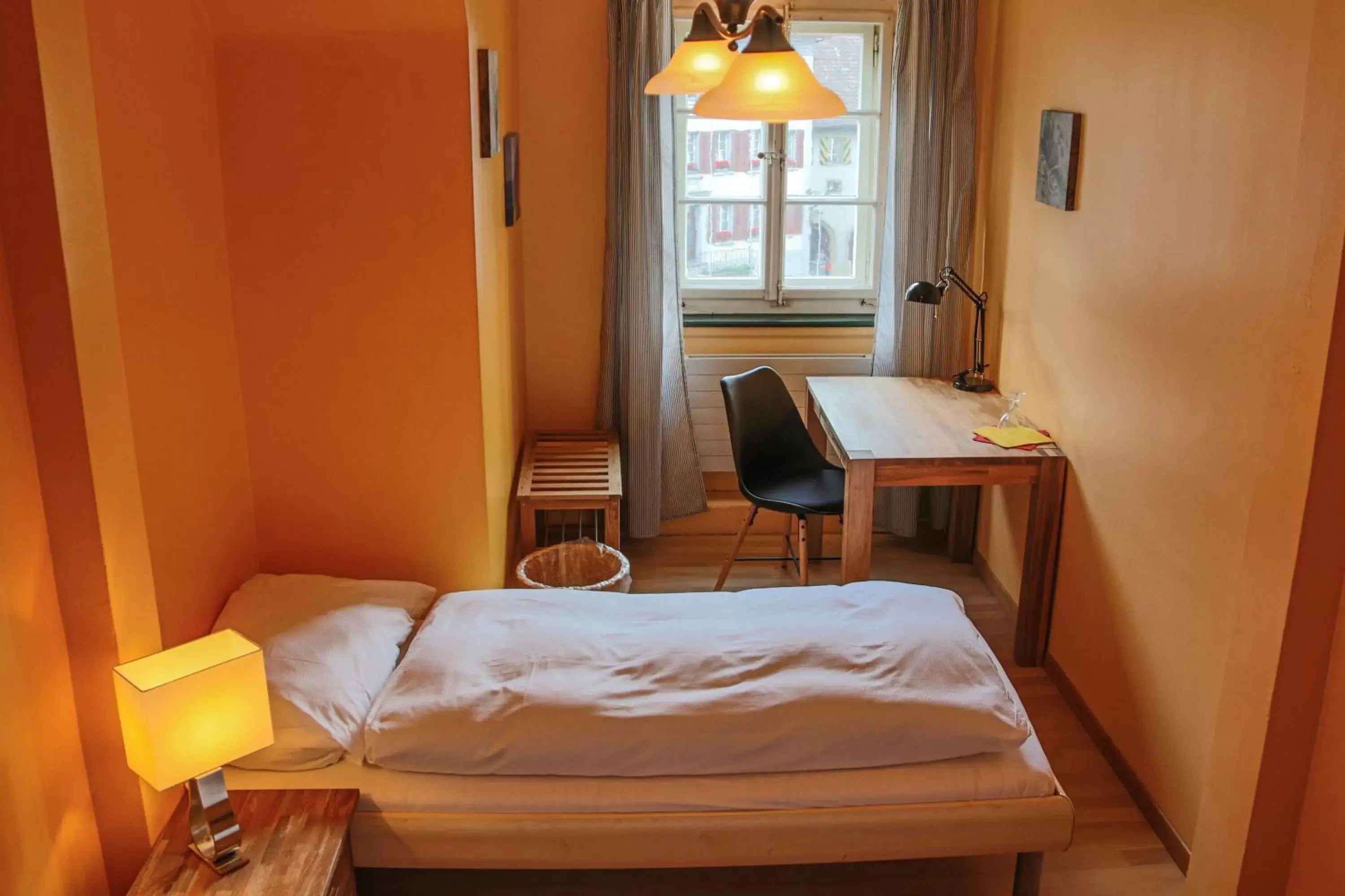 Bed in Gasthof Bären Aarburg last Check in 2100 pm
