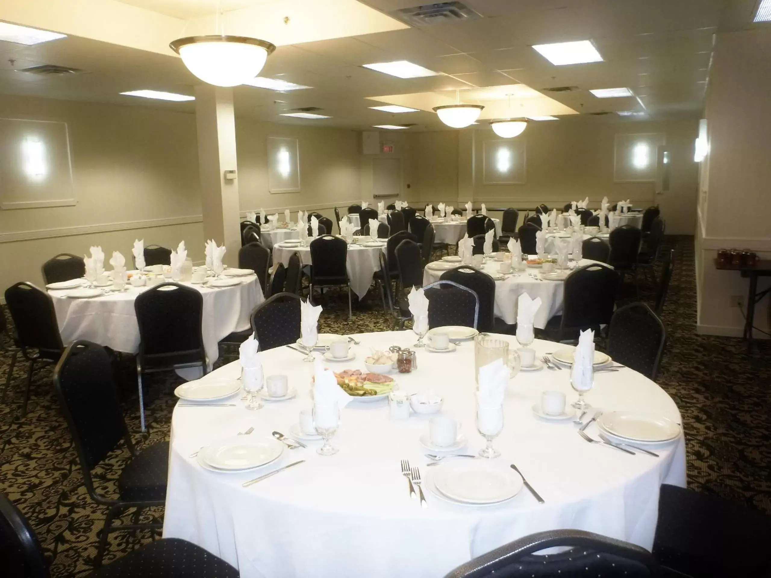 Banquet/Function facilities, Banquet Facilities in Days Inn & Suites by Wyndham Sault Ste. Marie ON