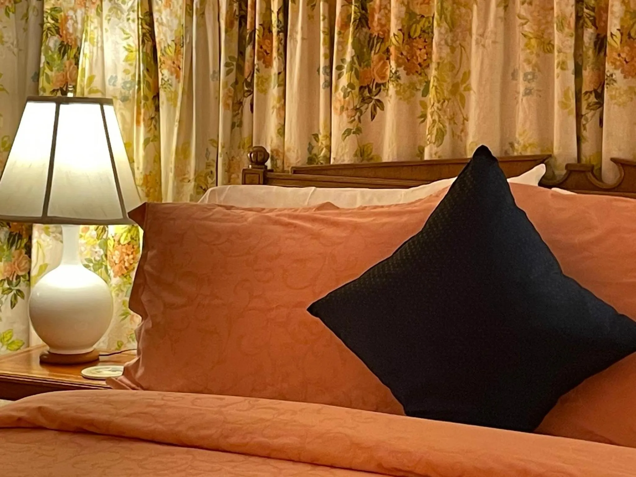 Bed in Deerhill Inn