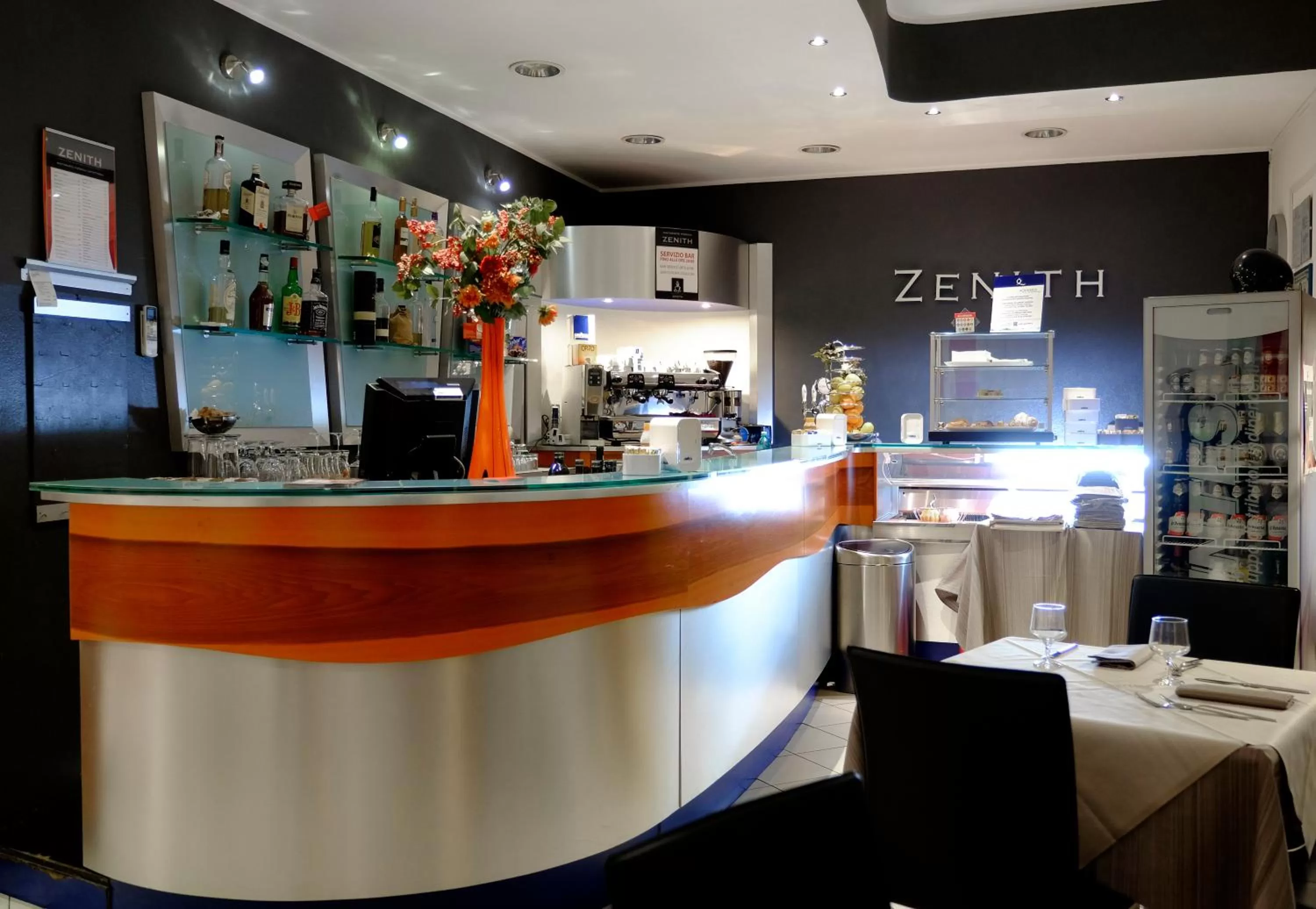 Lounge or bar in EOS Room and Breakfast