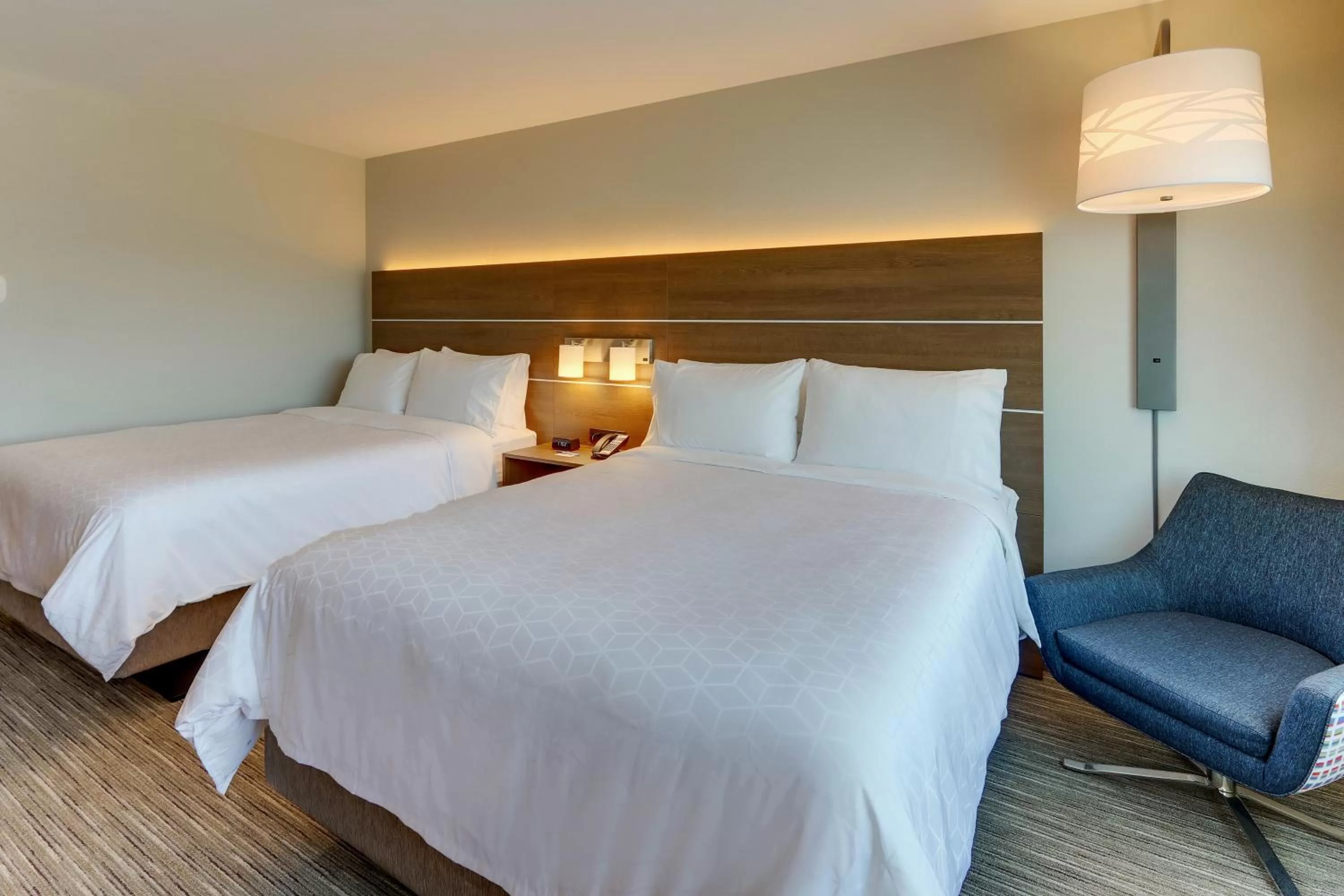 Bed in Holiday Inn Express & Suites - Roanoke – Civic Center