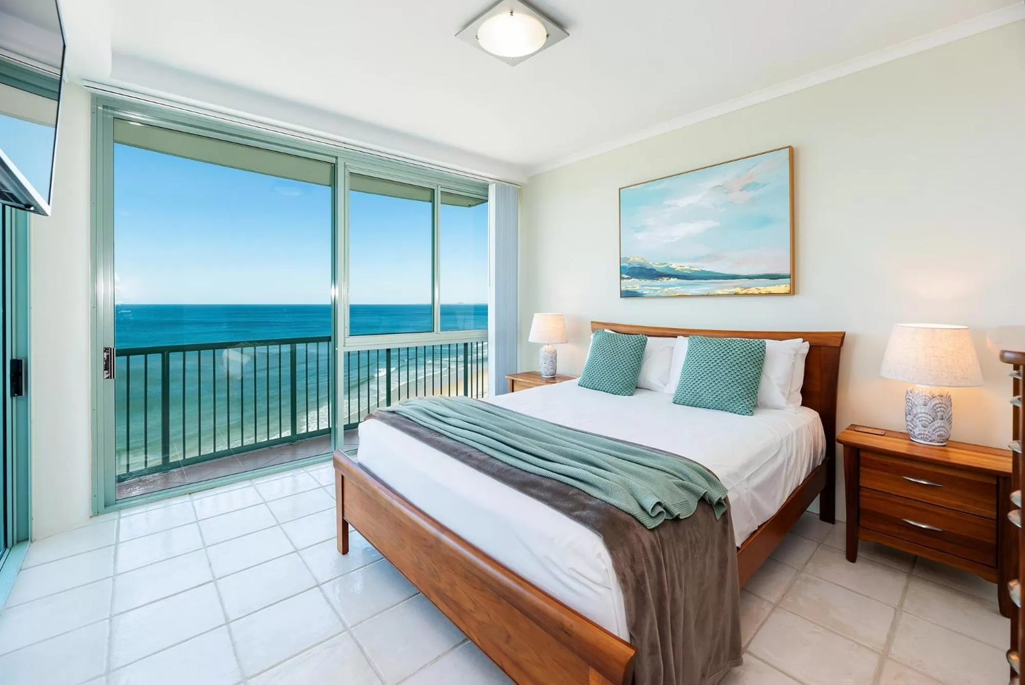 Bedroom, Bed in The Waterford on Main Beach