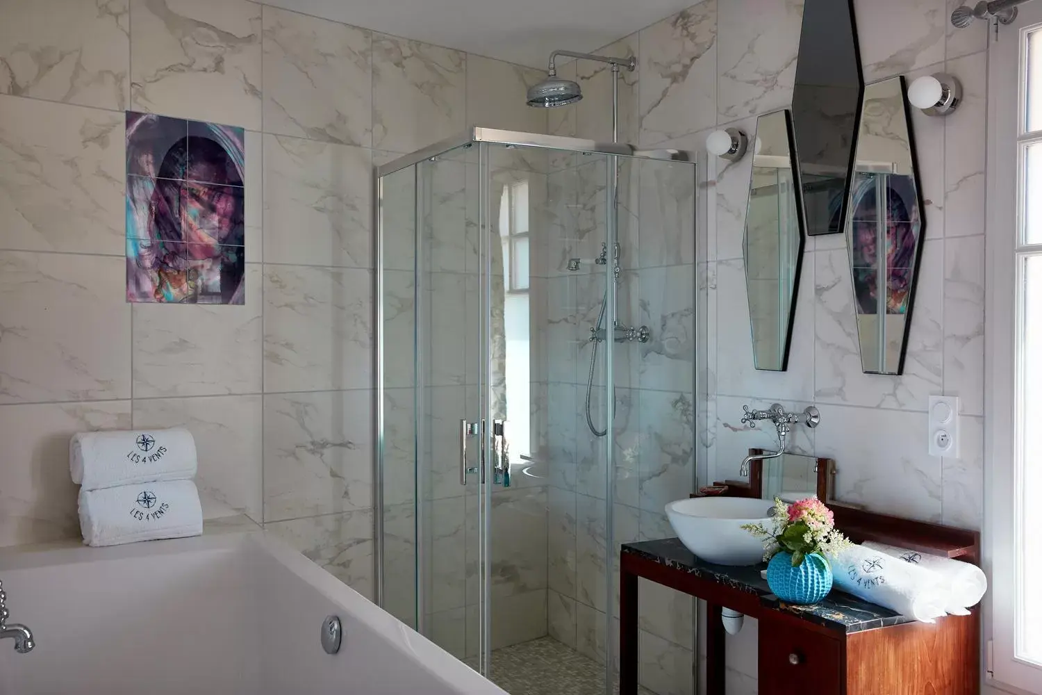 Shower, Bathroom in Chambres d'hôtes Les 4 Vents Pointe du Hoc - Landing Beaches