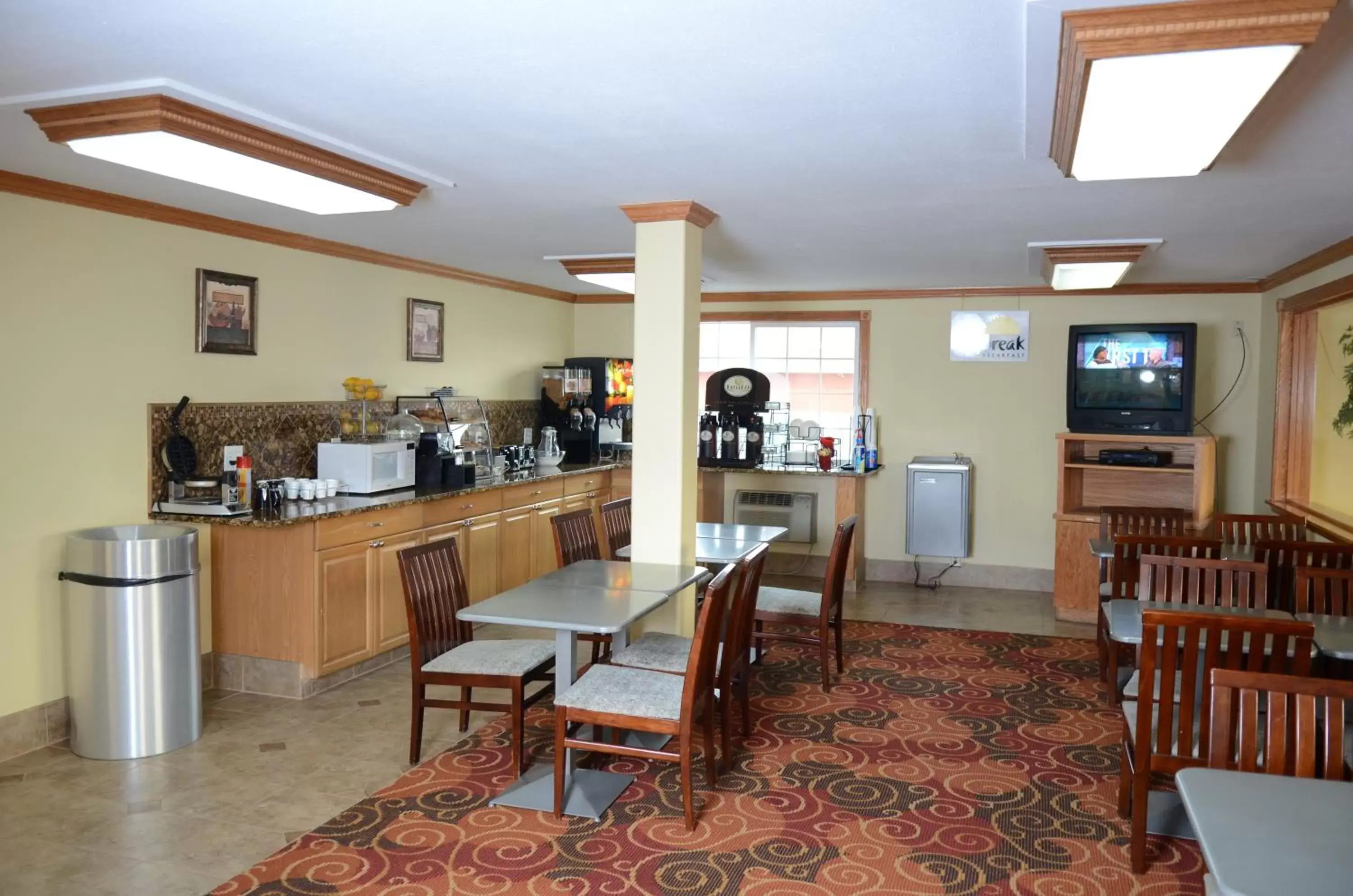 Coffee/tea facilities, Restaurant/Places to Eat in Days Inn by Wyndham Yakima