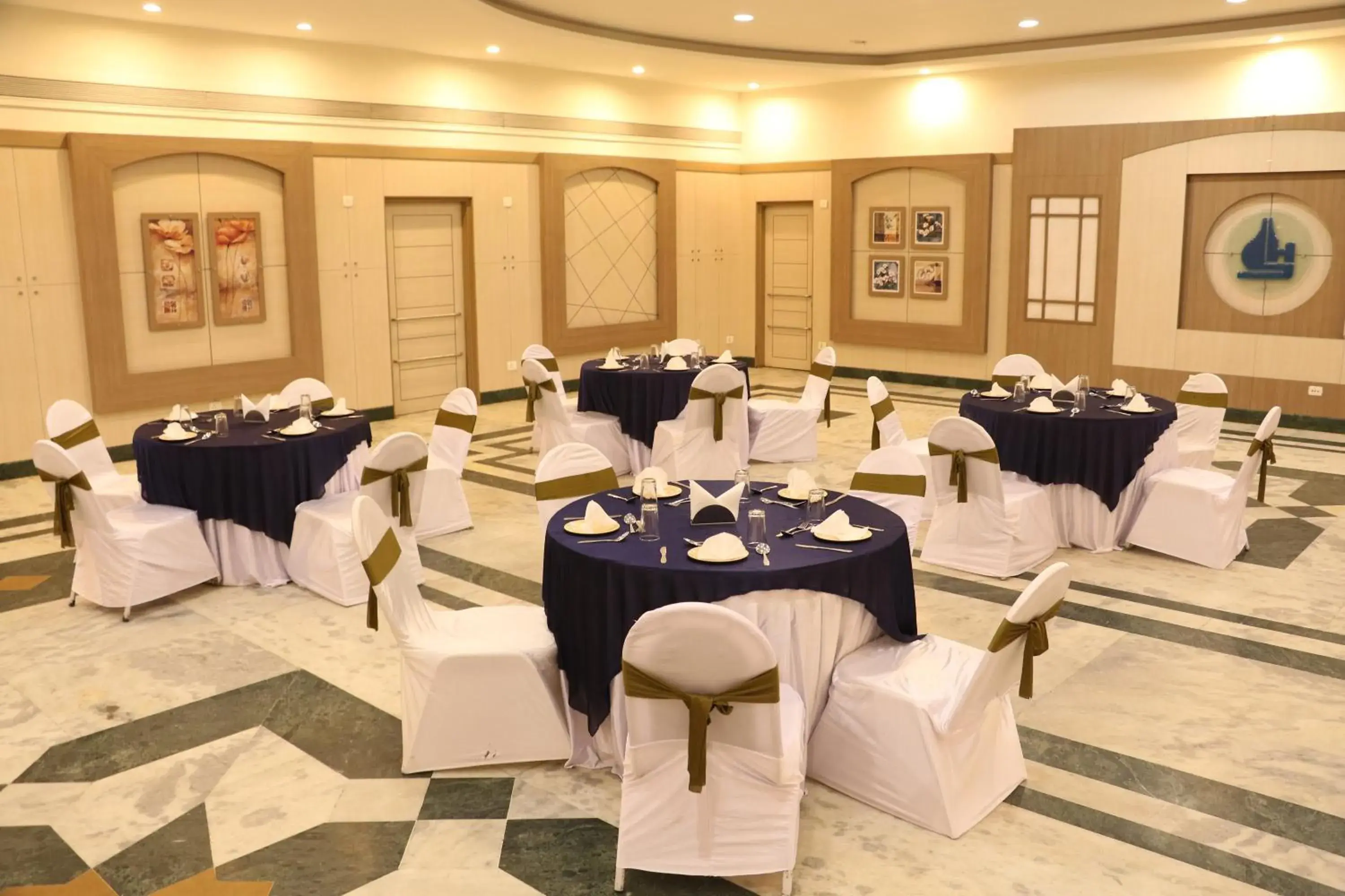 Banquet/Function facilities, Restaurant/Places to Eat in Hotel Vits Aurangabad