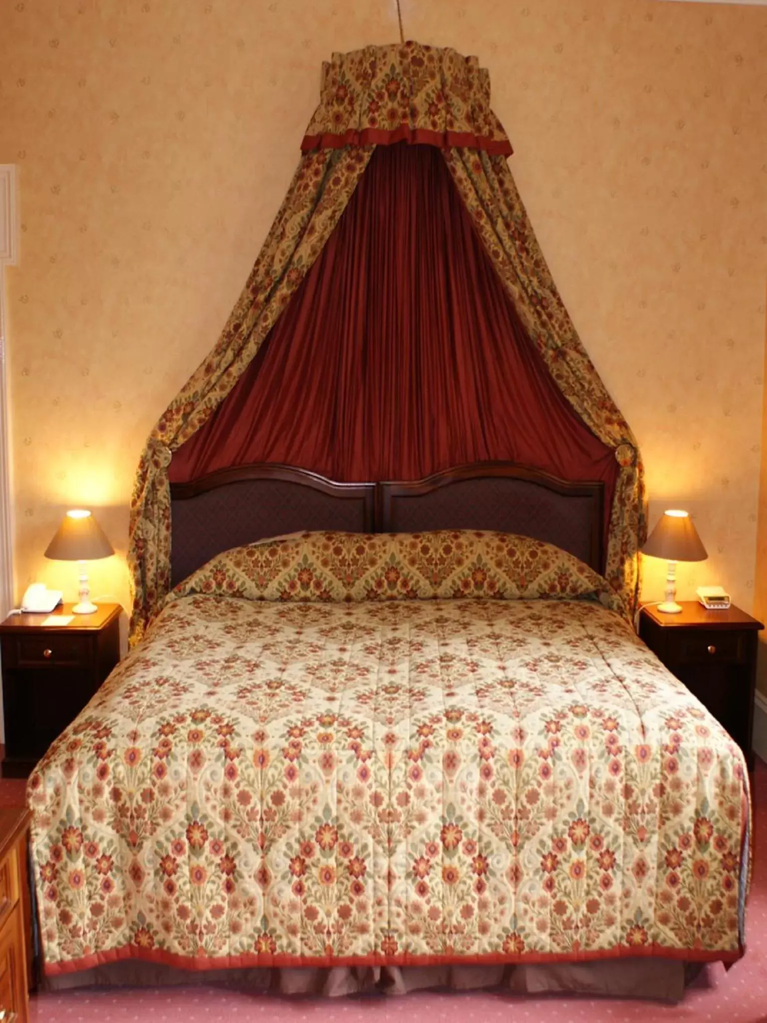 Bed in Ramnee Hotel