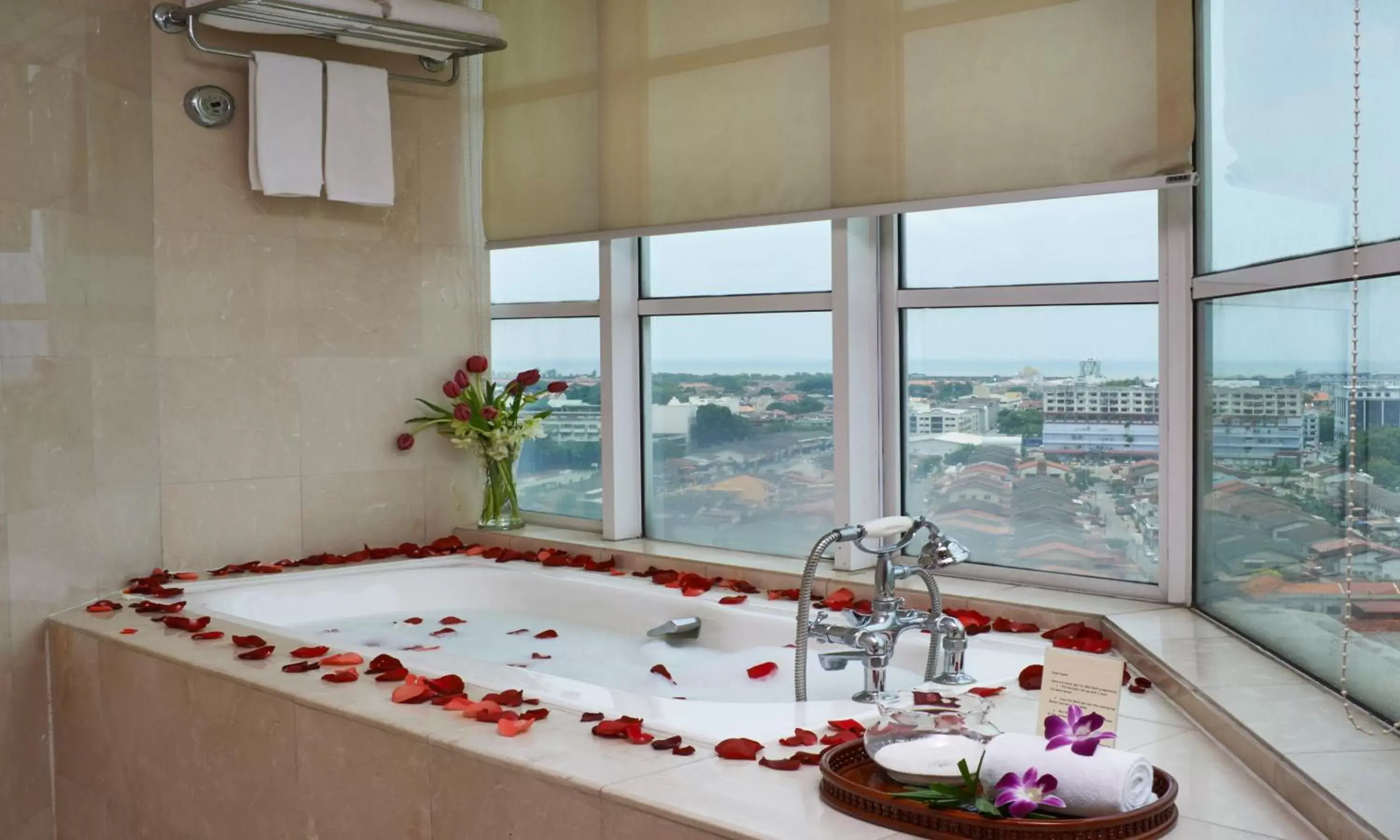 Bathroom in Grand Swiss-Belhotel Melaka Bathroom in Grand Swiss-Belhotel Melaka