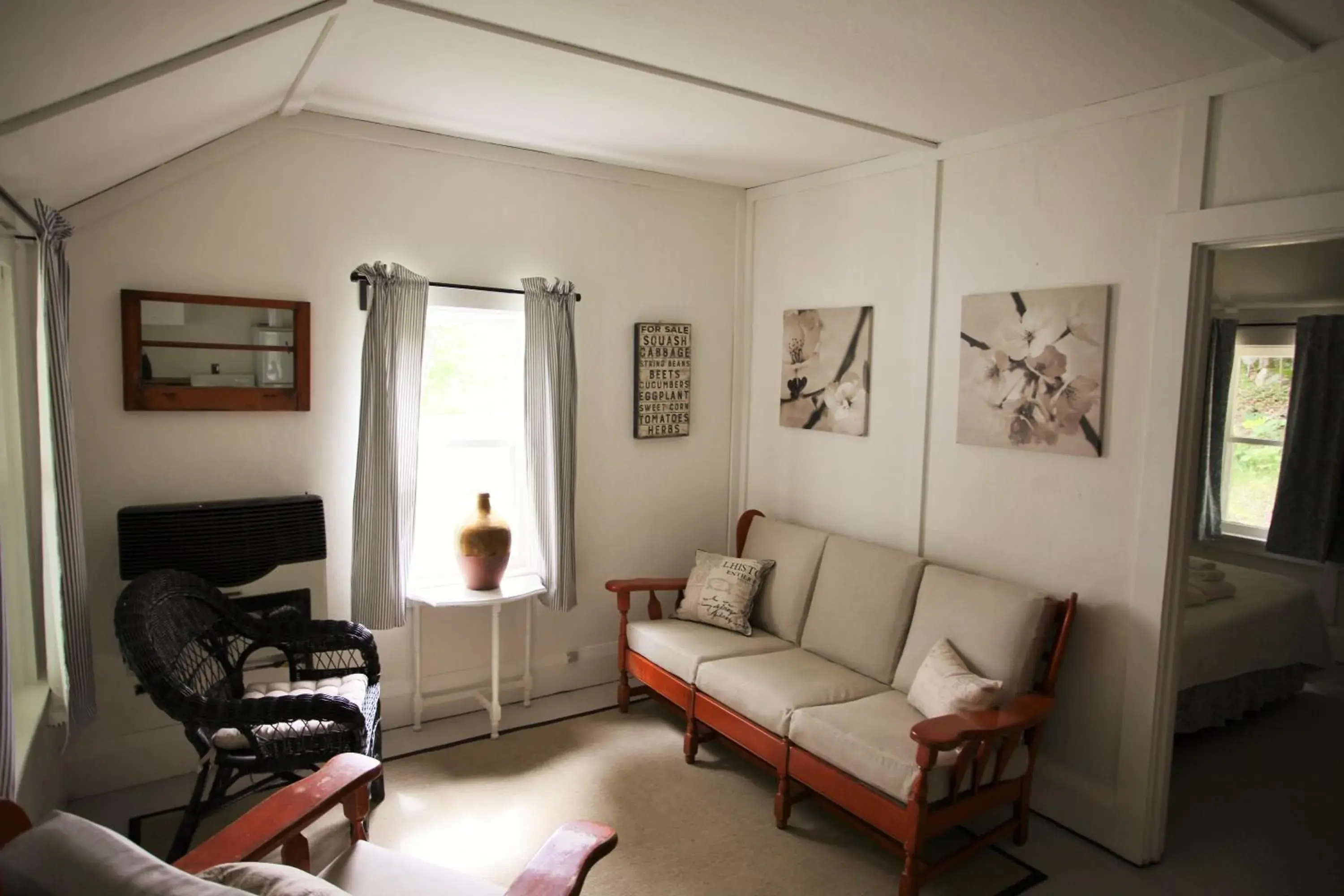 Living room, Seating Area in Walker Lake Resort