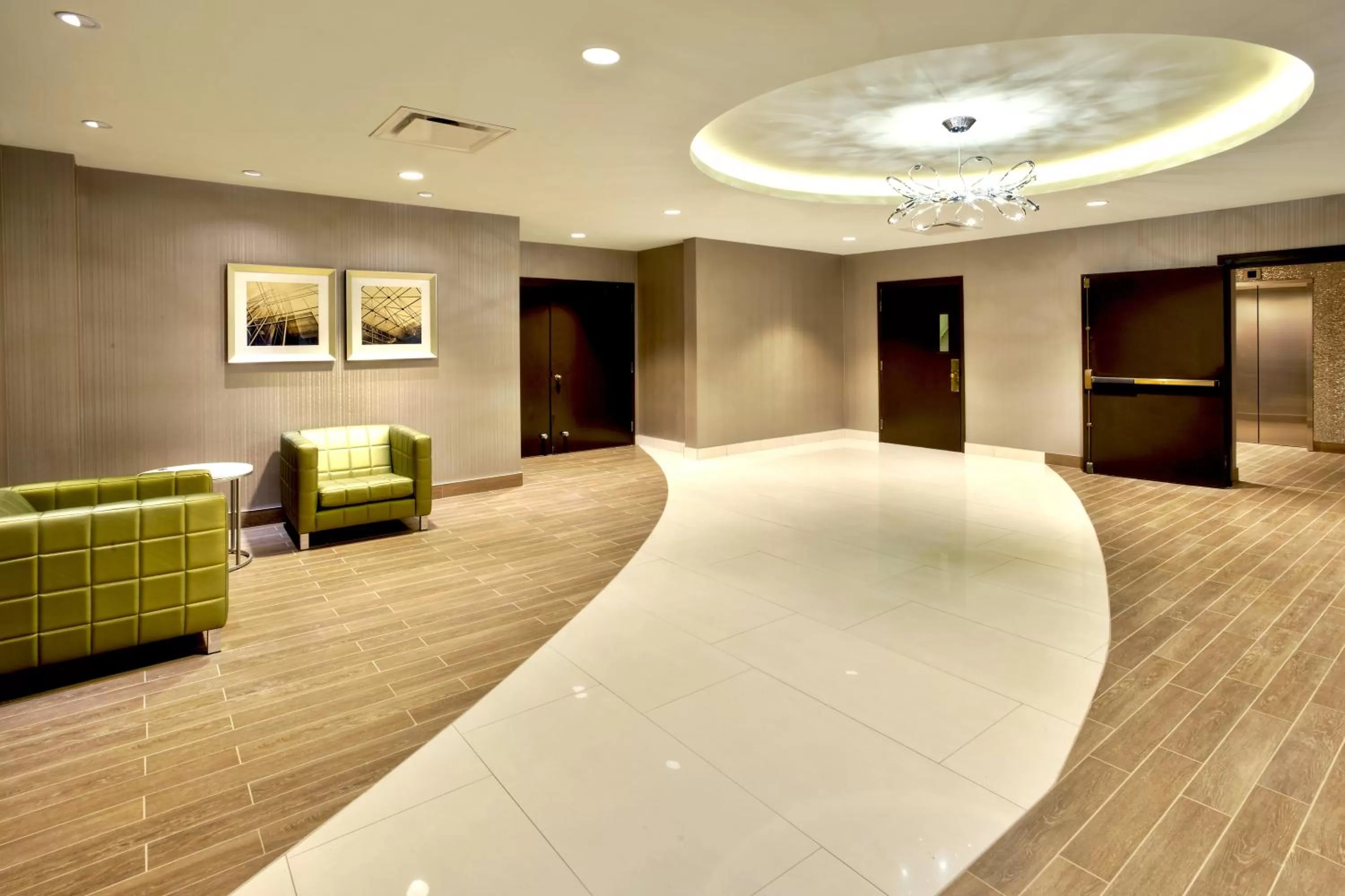 Lobby or reception in Crowne Plaza Kitchener-Waterloo by IHG