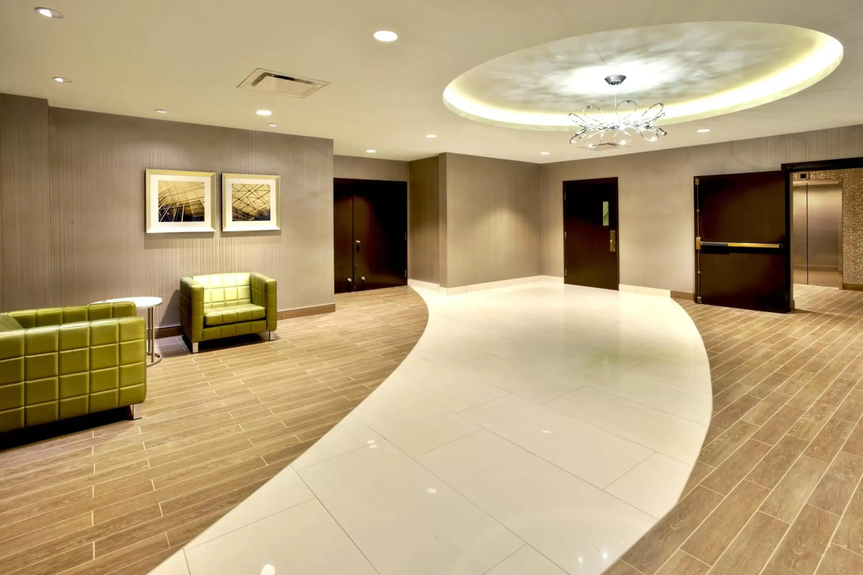 Lobby or reception in Crowne Plaza Kitchener-Waterloo by IHG Lobby or reception in Crowne Plaza Kitchener-Waterloo by IHG