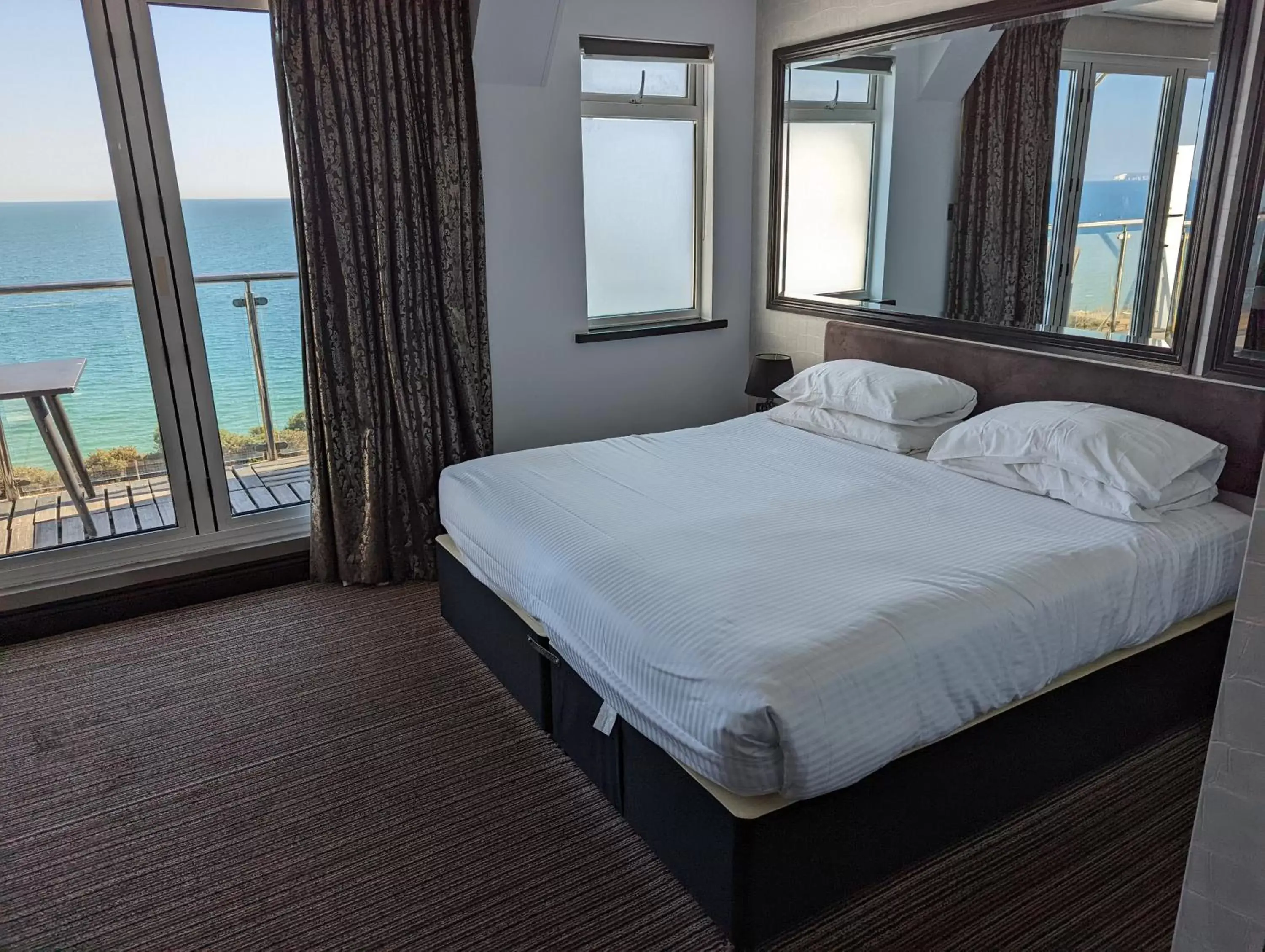 Bed in Suncliff Hotel - OCEANA COLLECTION