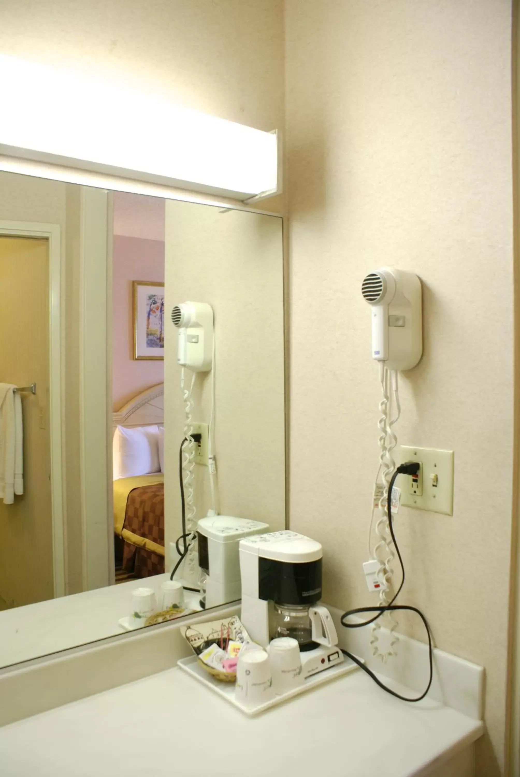 Bathroom in Travelodge by Wyndham San Francisco Airport North