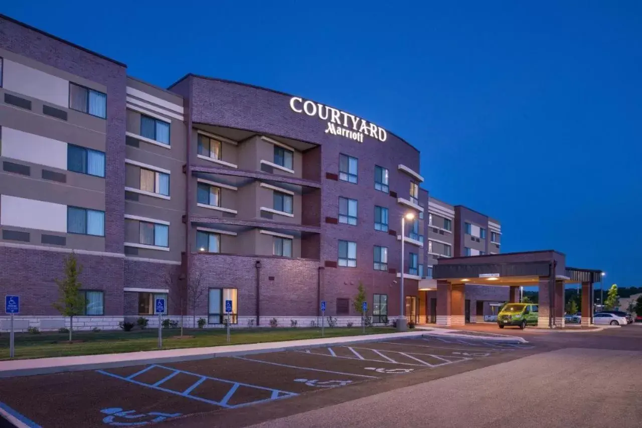 Property Building in Courtyard by Marriott St Louis Chesterfield