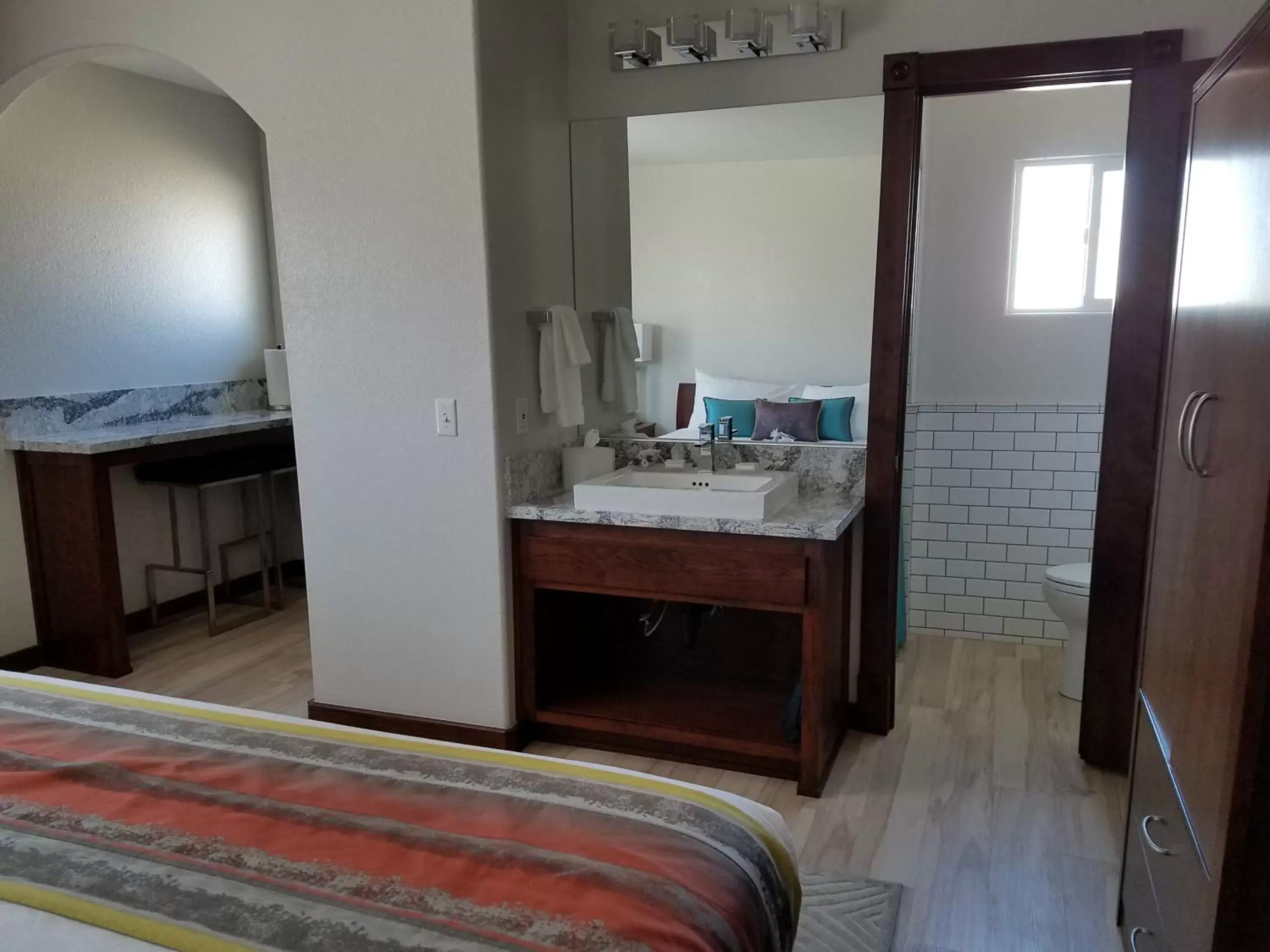 Kitchen/Kitchenette in Shoshone Inn