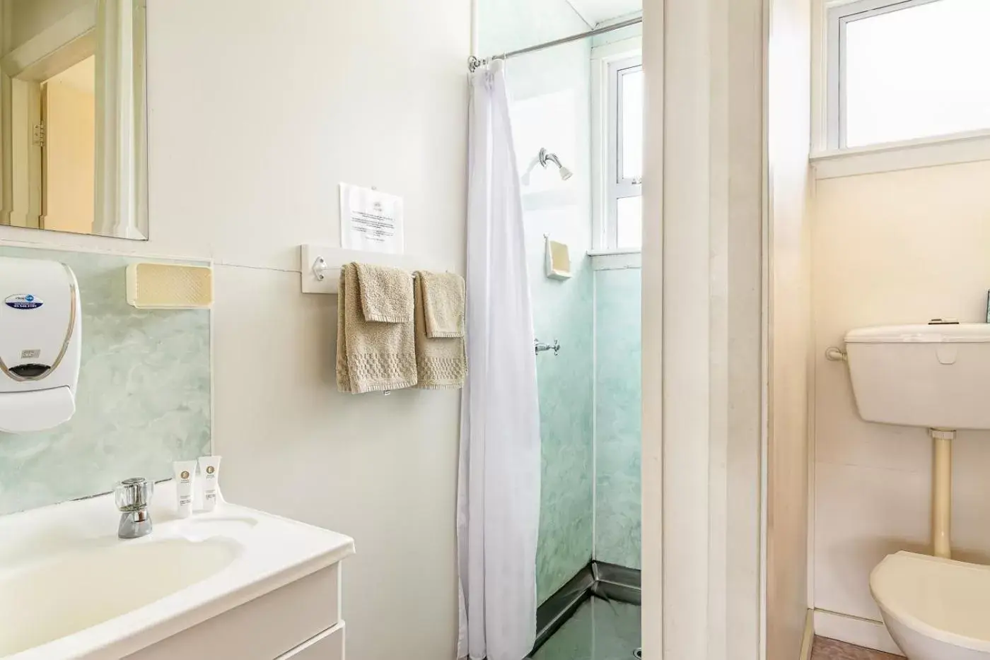 Bathroom in Motueka Garden Motel