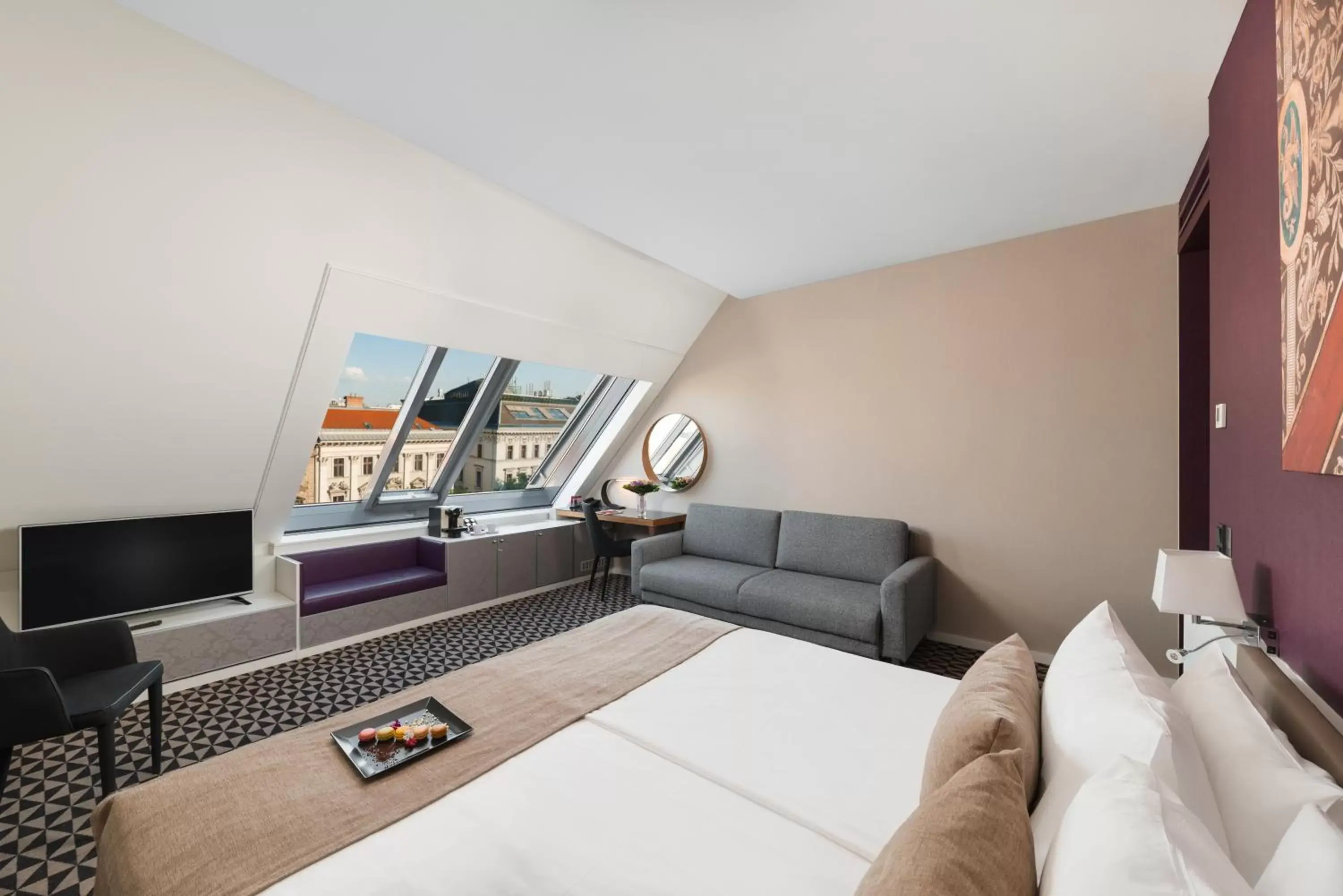 Bathroom, Seating Area in Hotel Moments Budapest