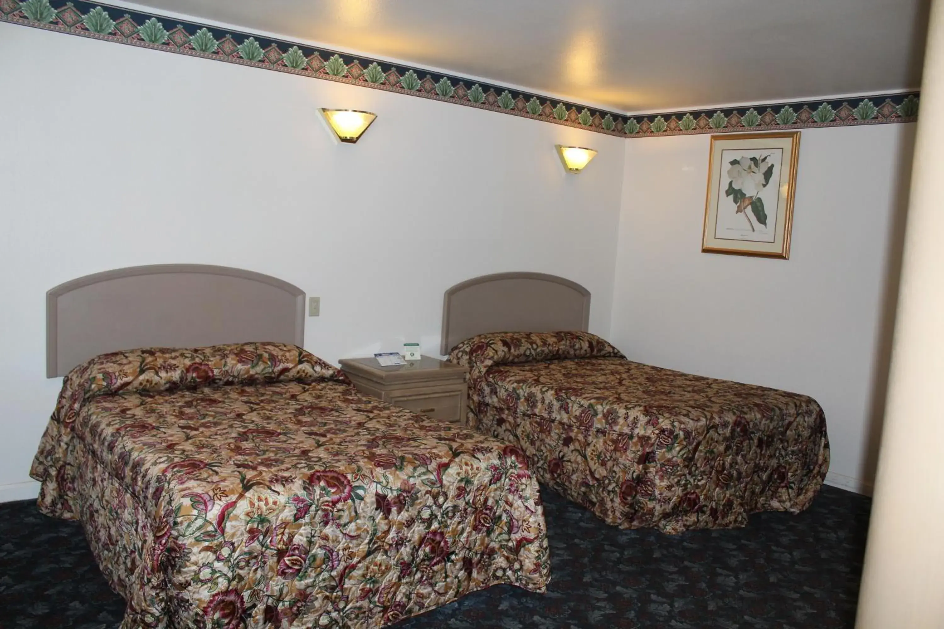 Photo of the whole room, Bed in Best Whittier Inn