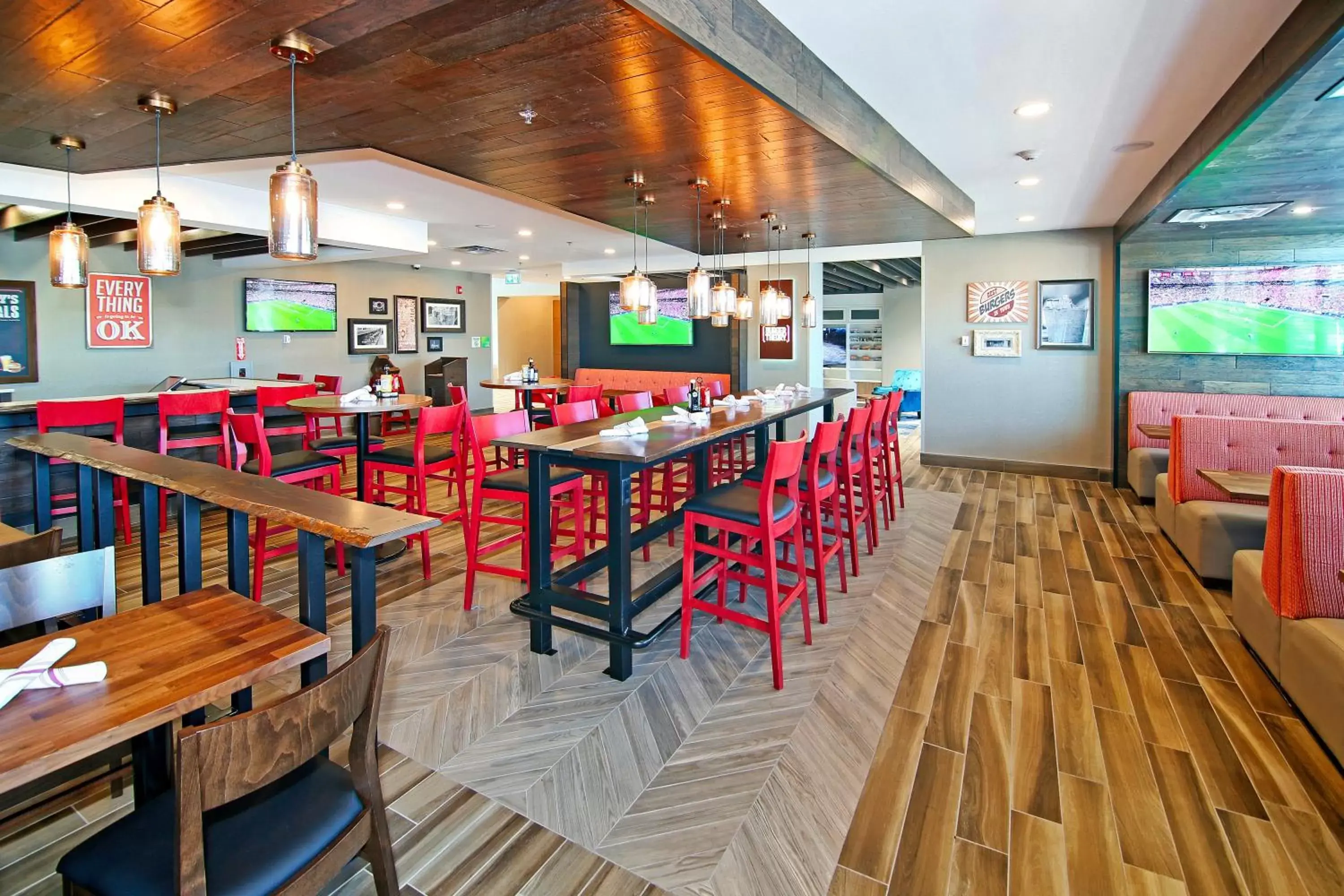 Restaurant/Places to Eat in Holiday Inn Hotel & Suites - Calgary Airport North, an IHG Hotel