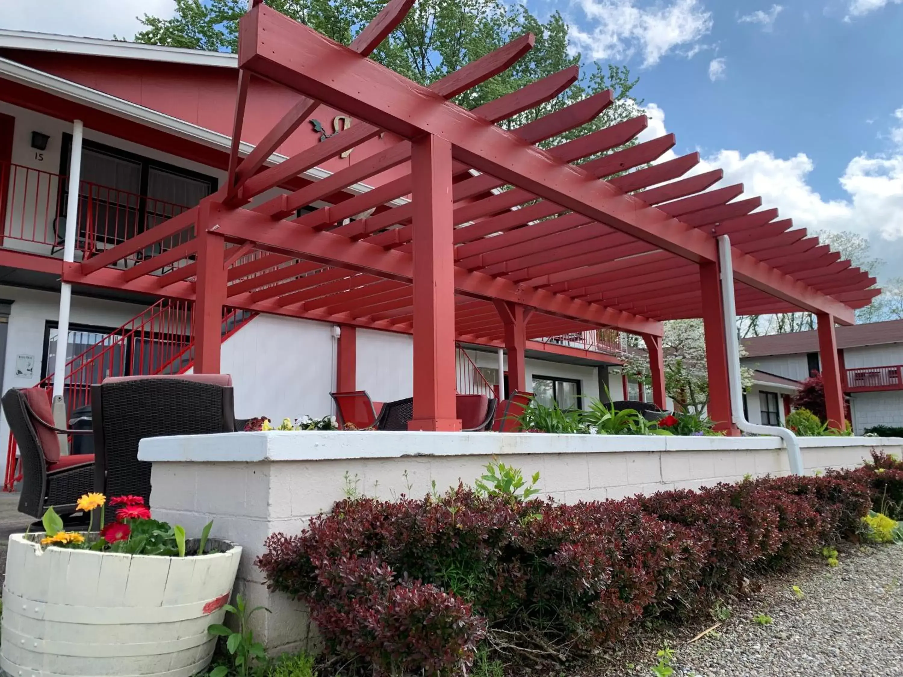 Property building in Vinehurst Inn & Suites Property building in Vinehurst Inn & Suites