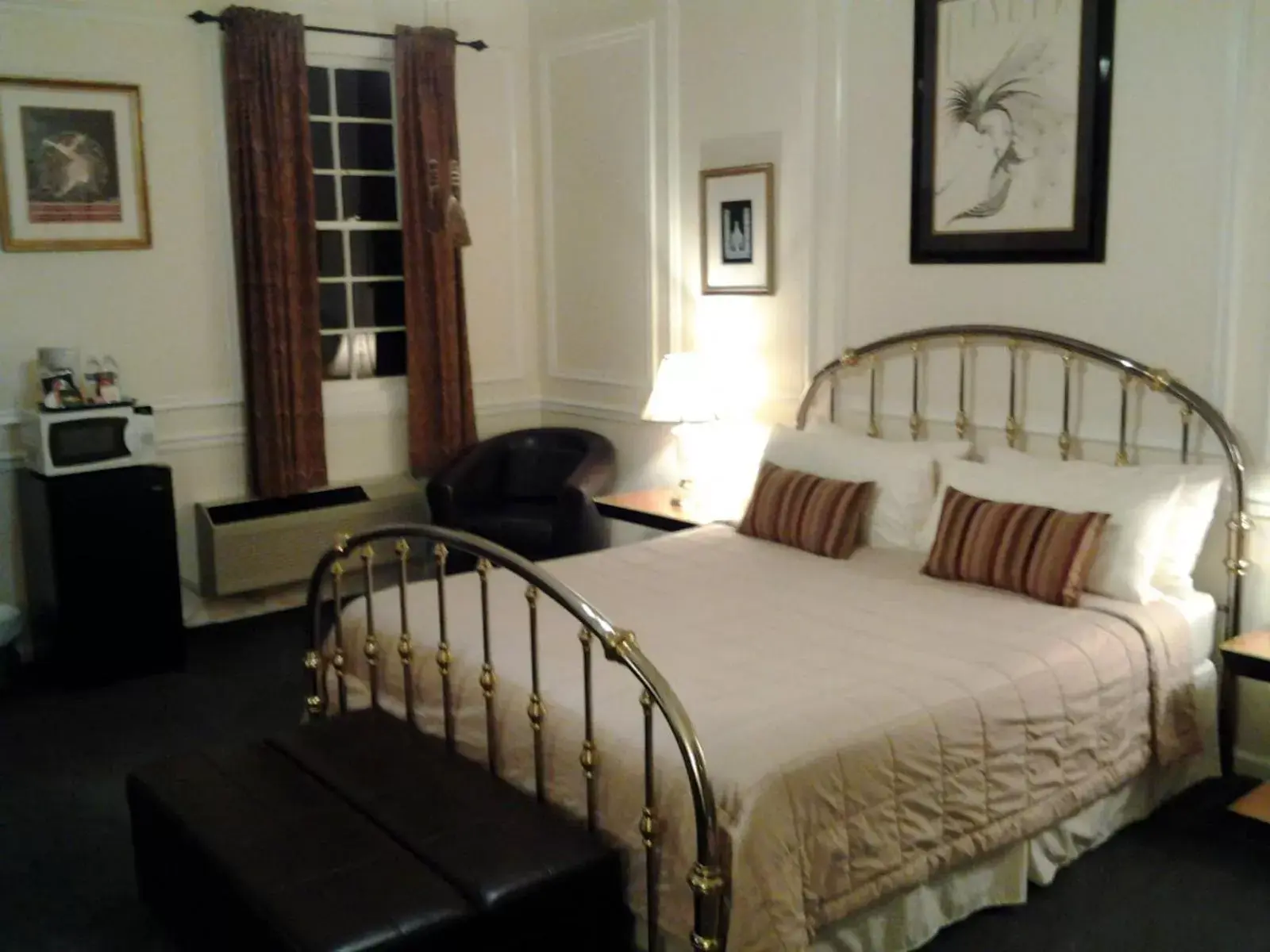 Bed in The Inn at Benicia Bay