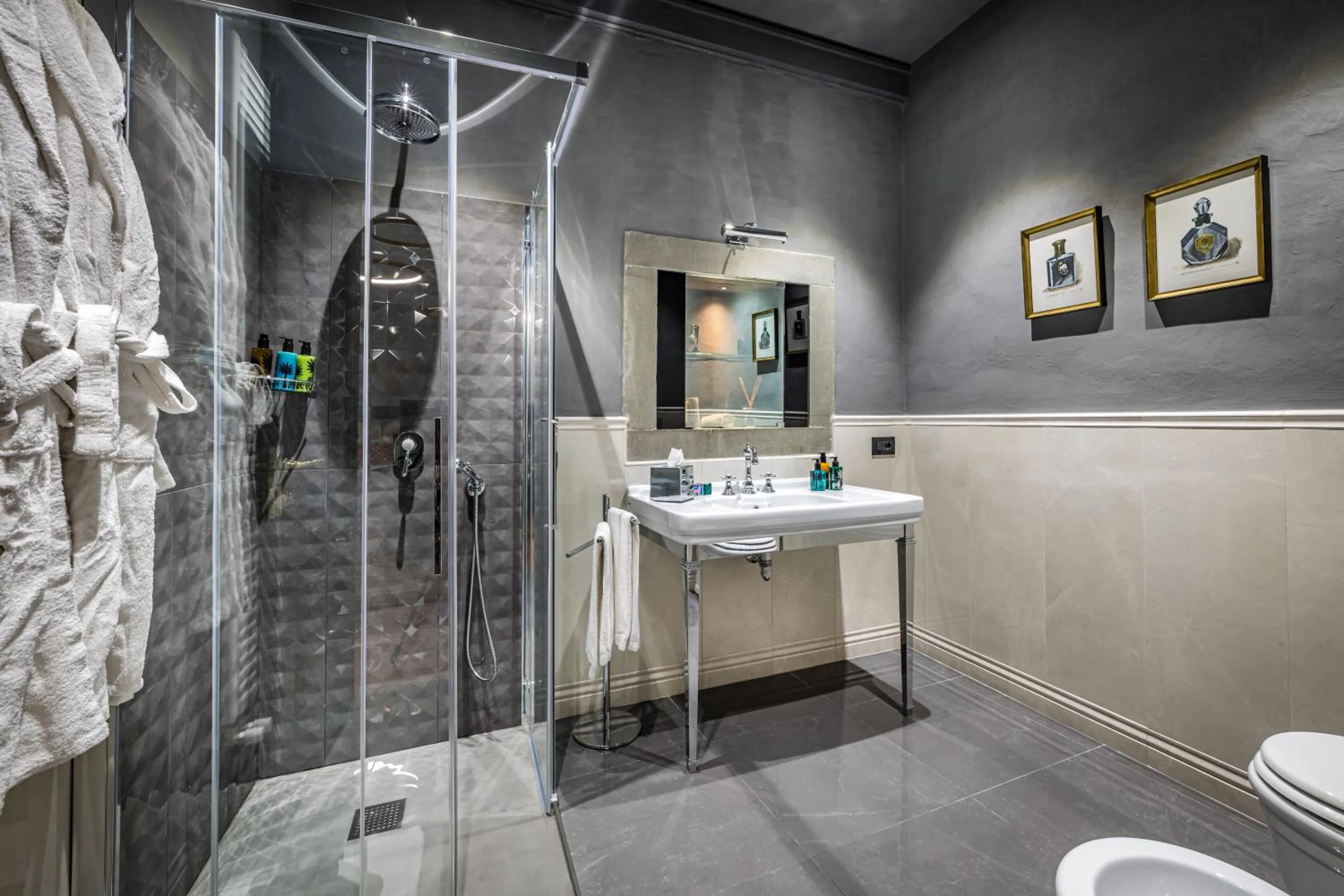 Shower in Palazzo Bianca Cappello Residenza d'Epoca