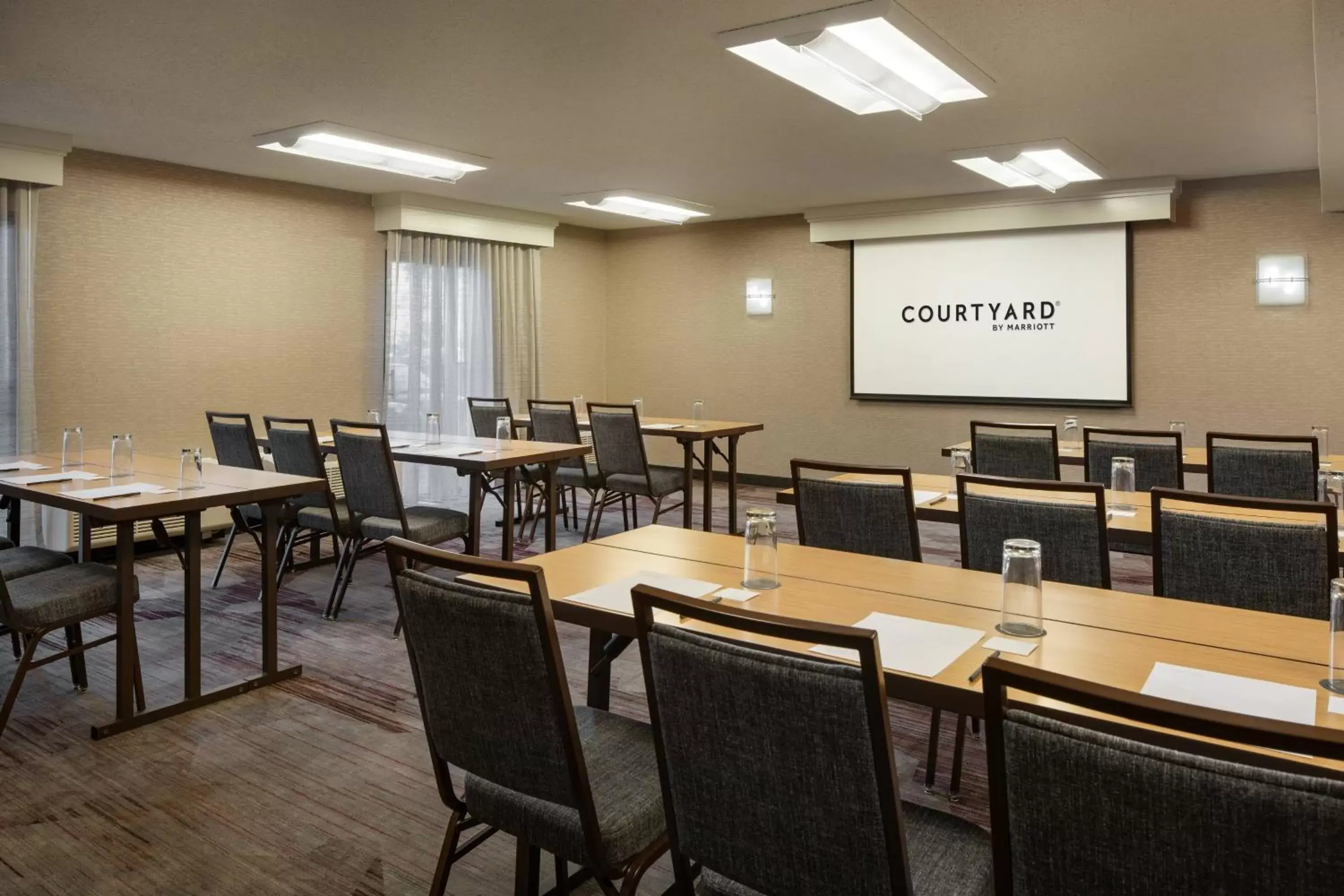 Meeting/conference room in Courtyard by Marriott San Francisco Airport